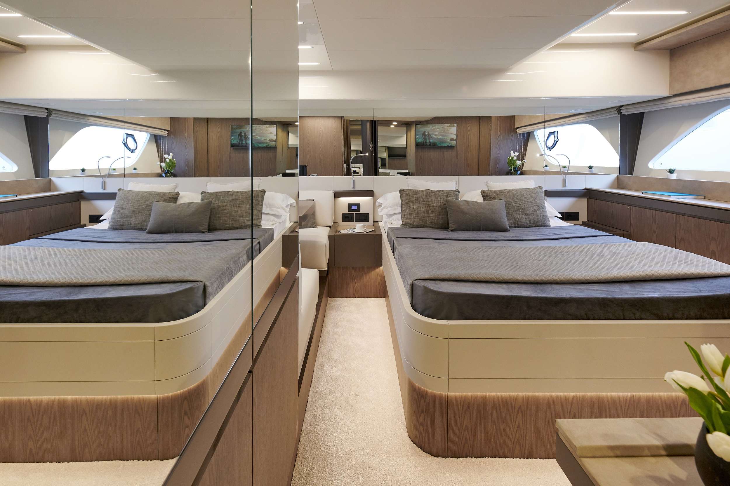 EL PETAS Yacht Charter - Master cabin