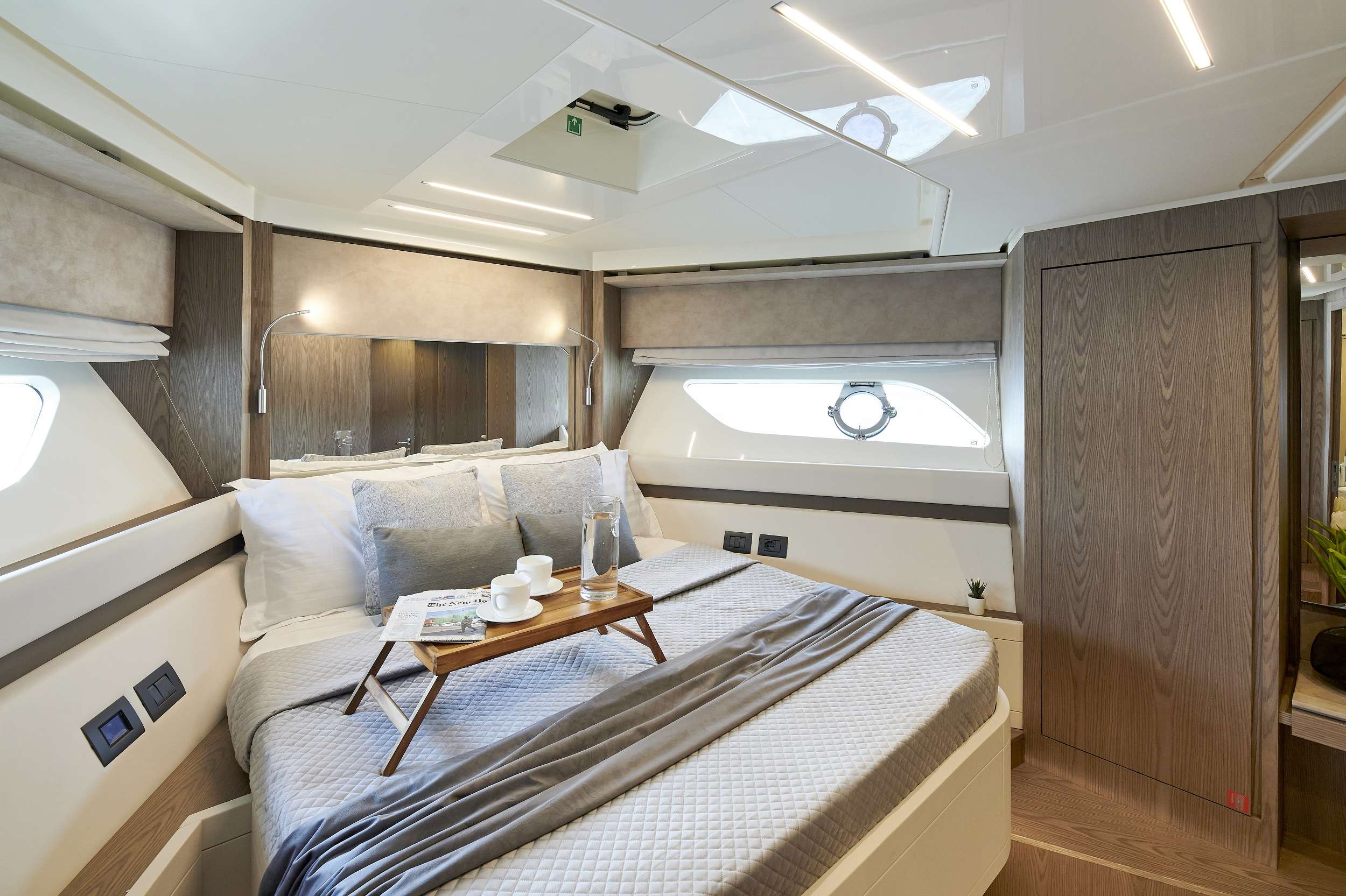 EL PETAS Yacht Charter - VIP cabin