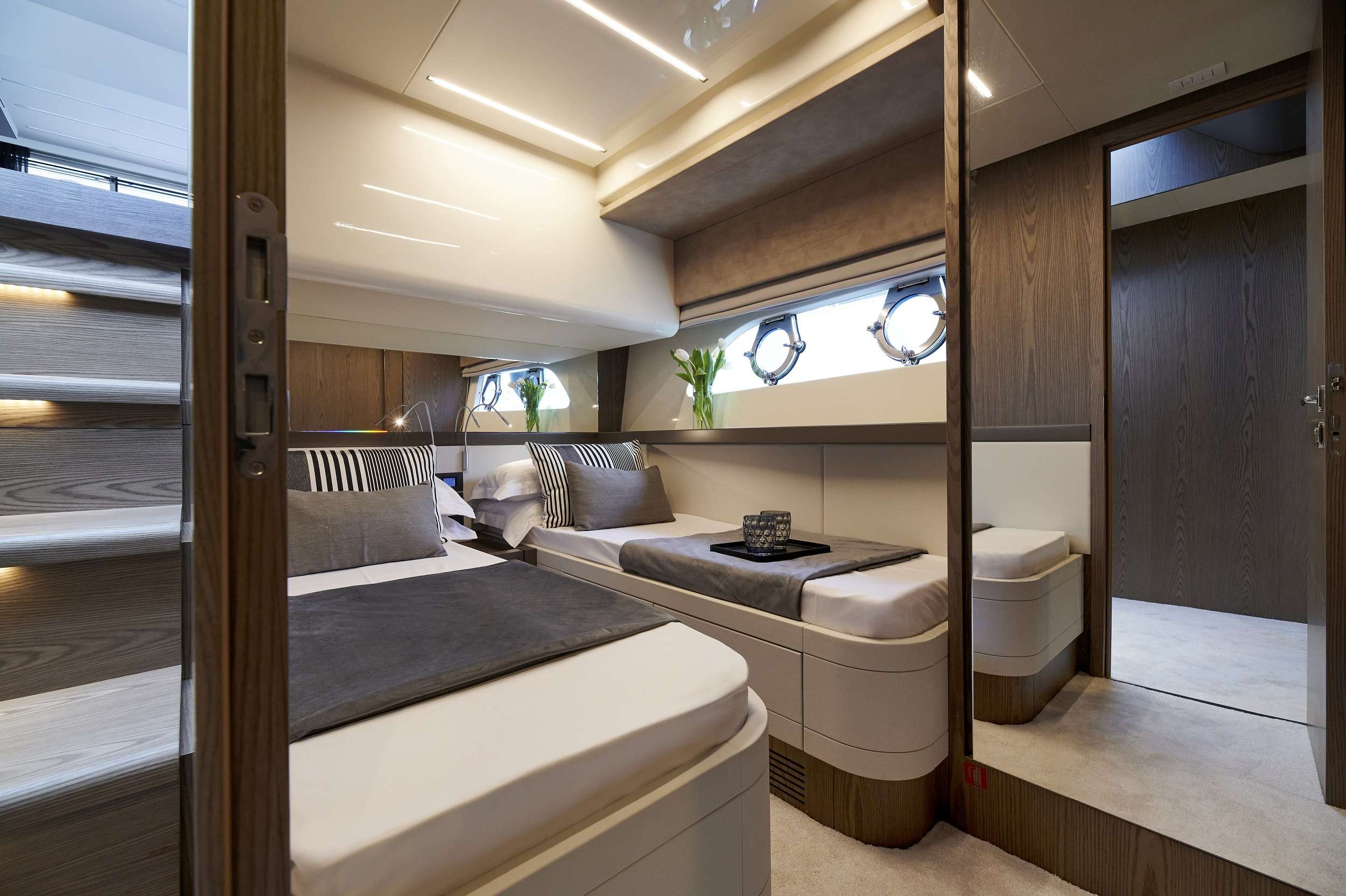EL PETAS Yacht Charter - Twin cabin