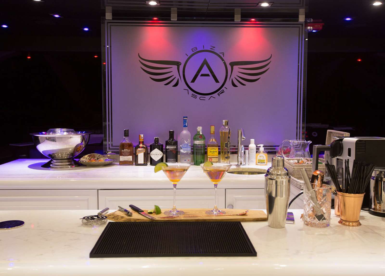 ASCARI Yacht Charter - Salon Bar