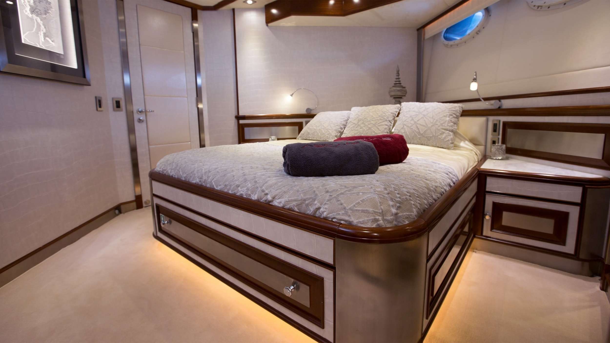 ASCARI Yacht Charter - VIP Cabin