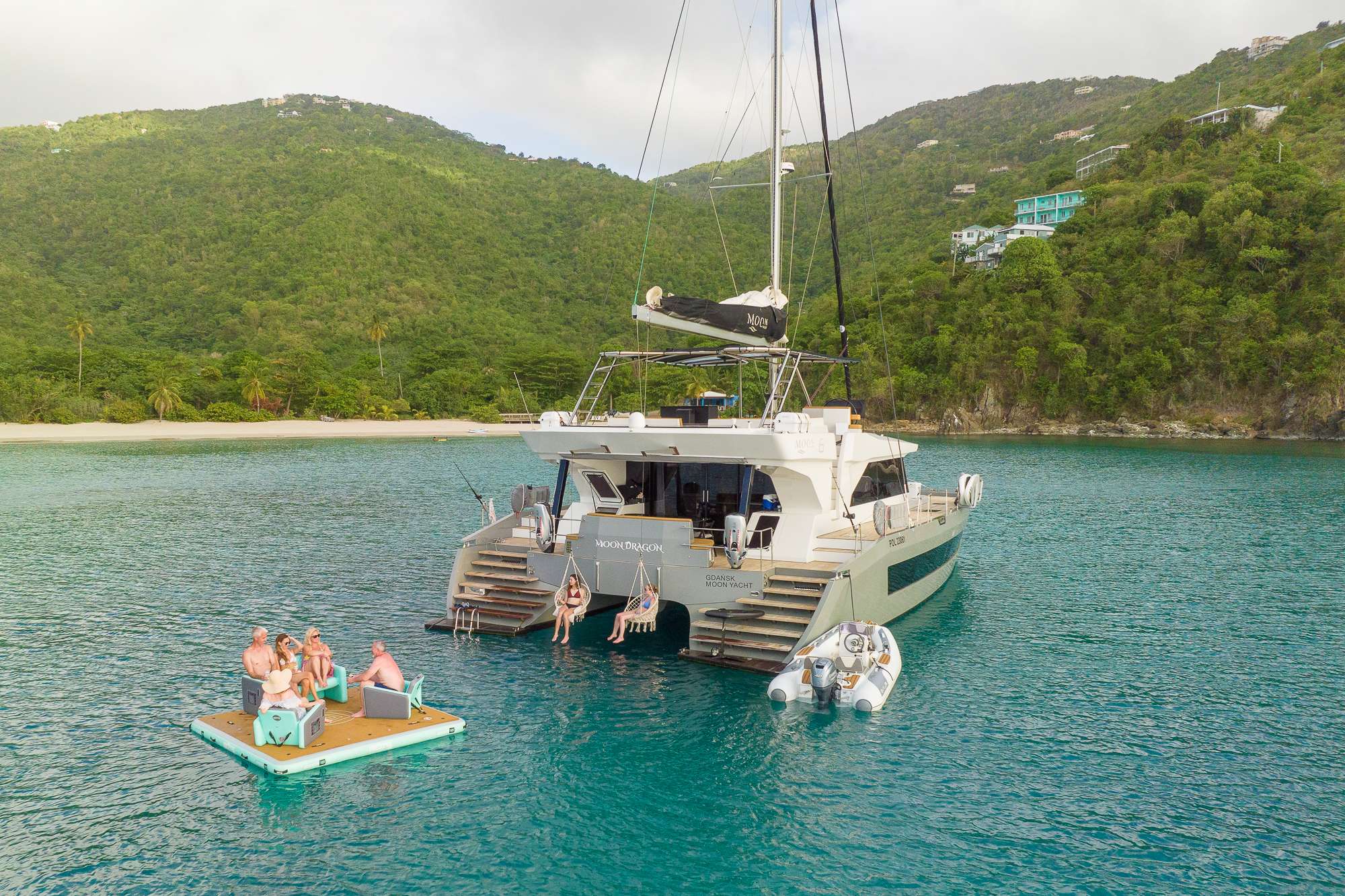 Moon Dragon Yacht Charter - Bote floating lounge