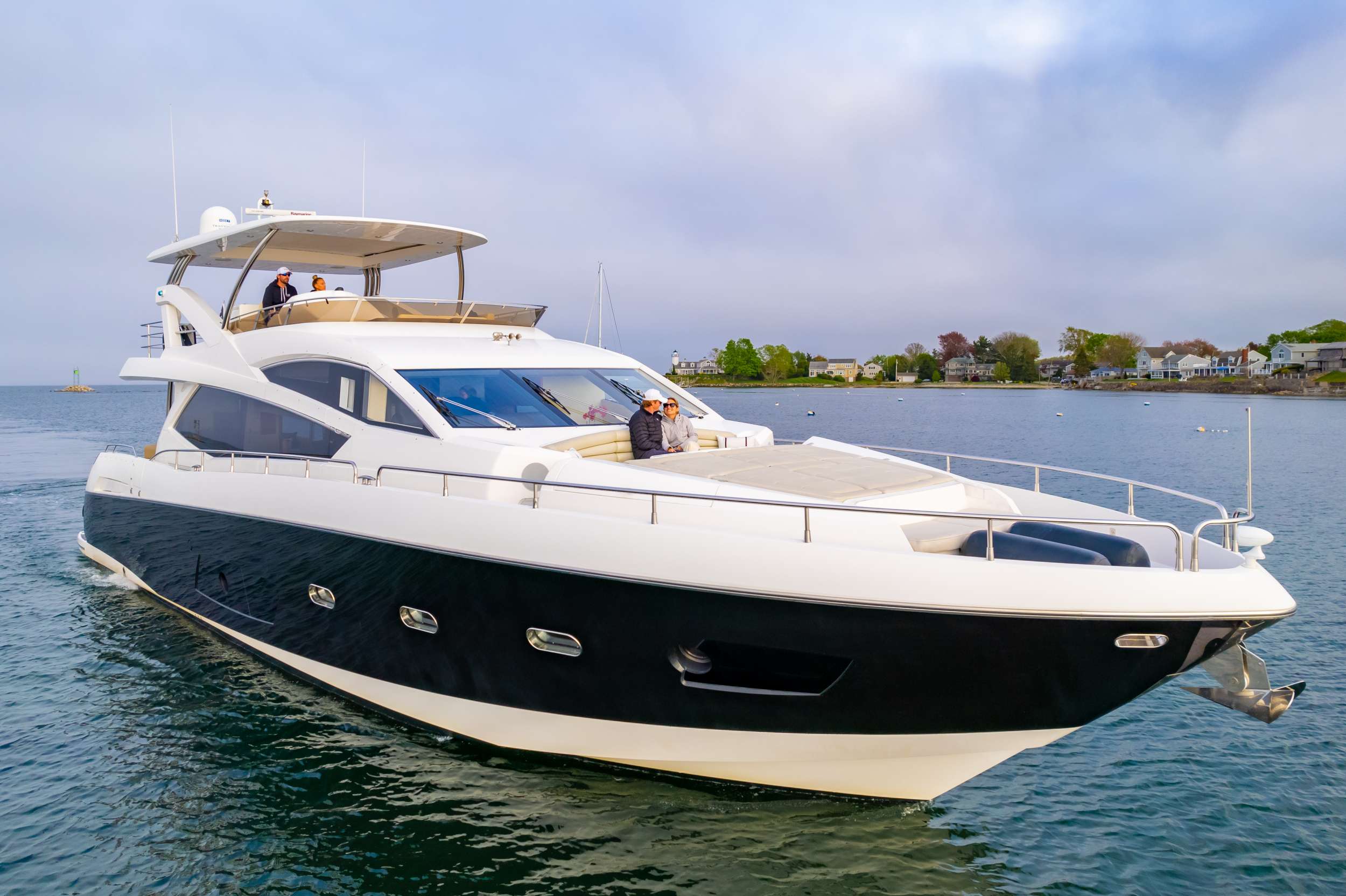 Yacht Charter BORN TO RUN | Ritzy Charters