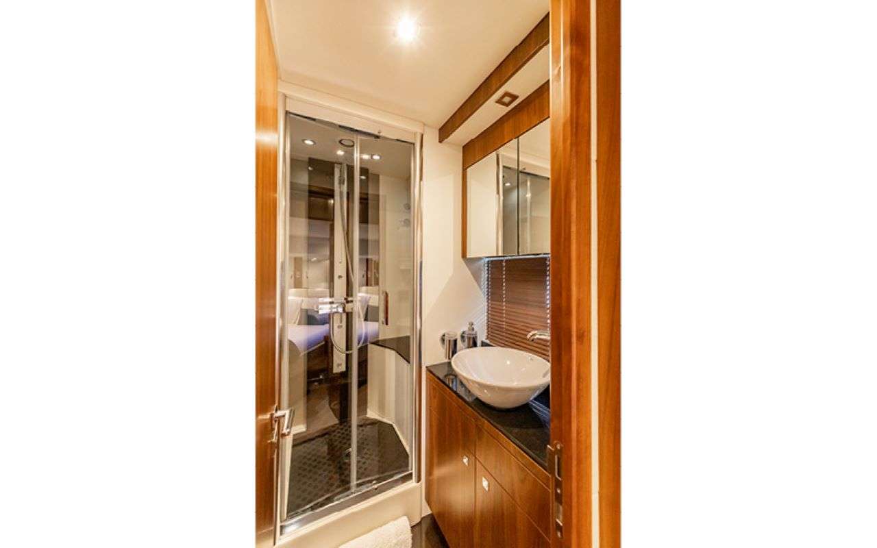 Twin Stateroom Head