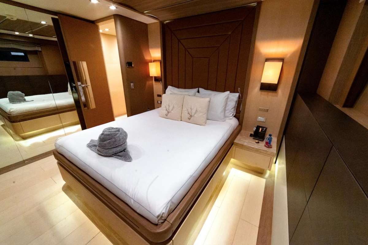 Mirror Queen Bed