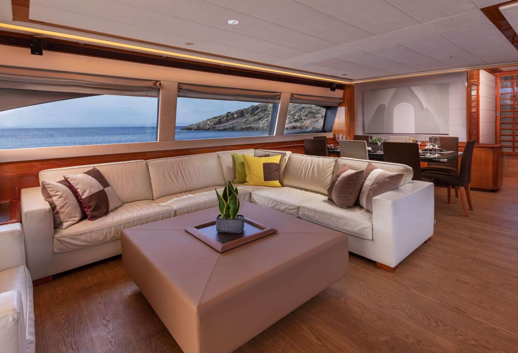 ANNOUKA Yacht Charter - salon