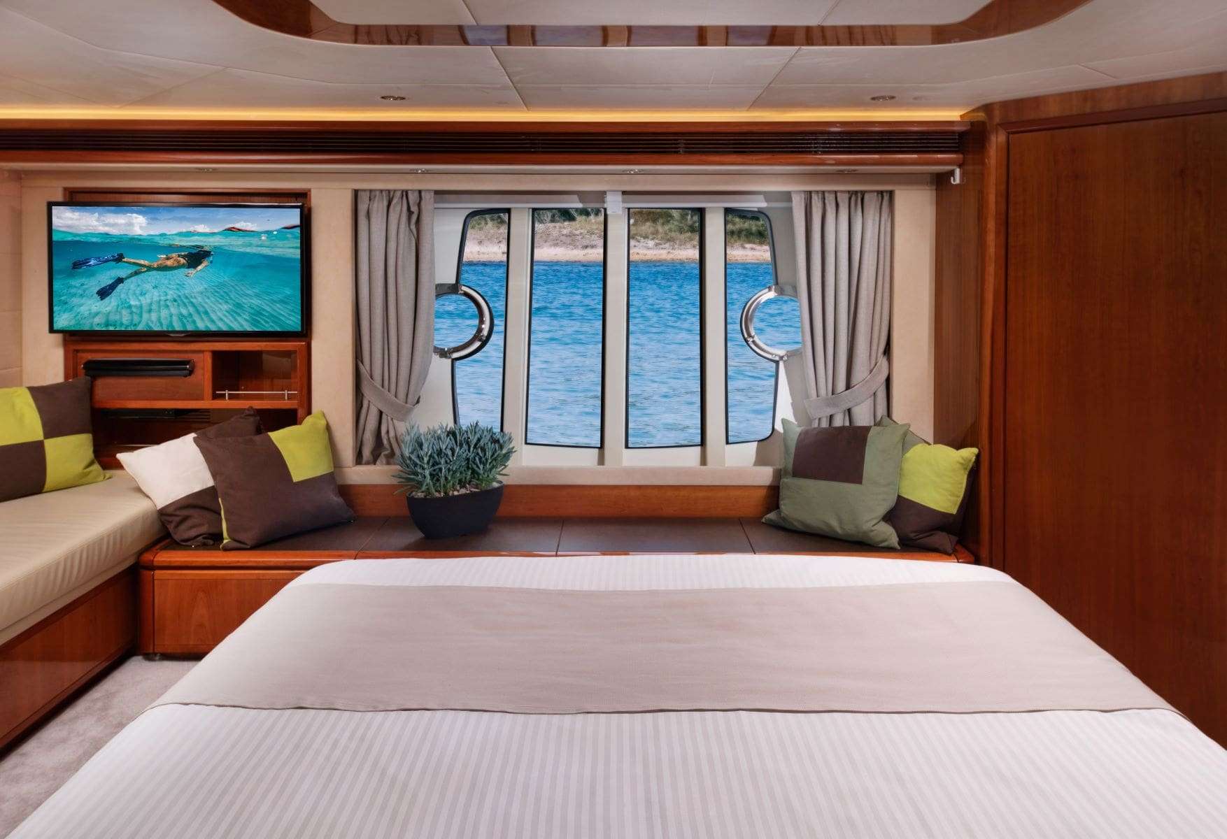 ANNOUKA Yacht Charter - Owner's cabin