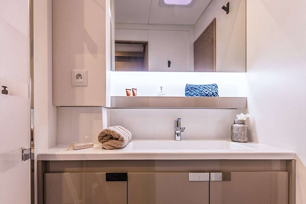 TEDAVI Yacht Charter - Bathroom