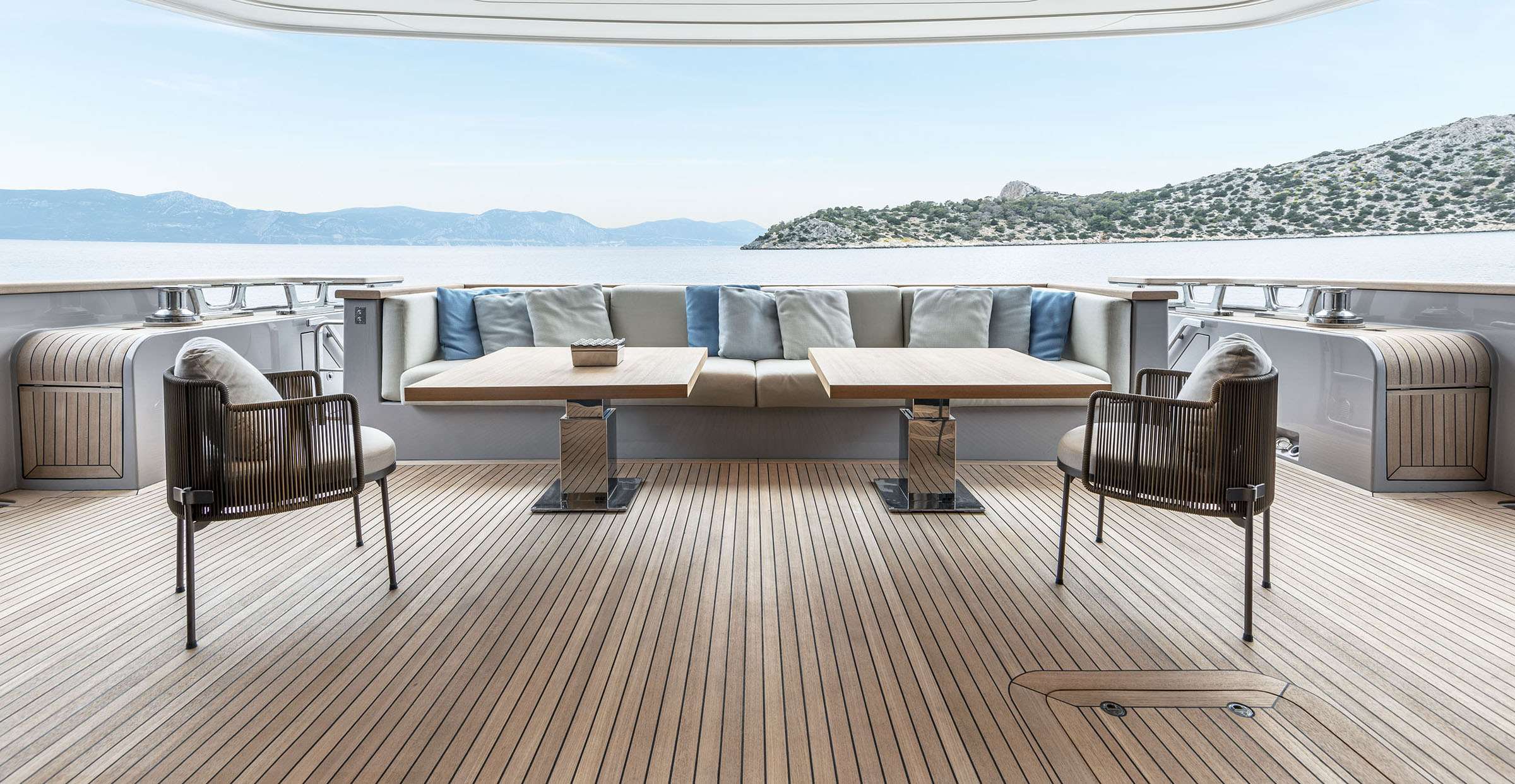 Main Deck aft Lounge Area