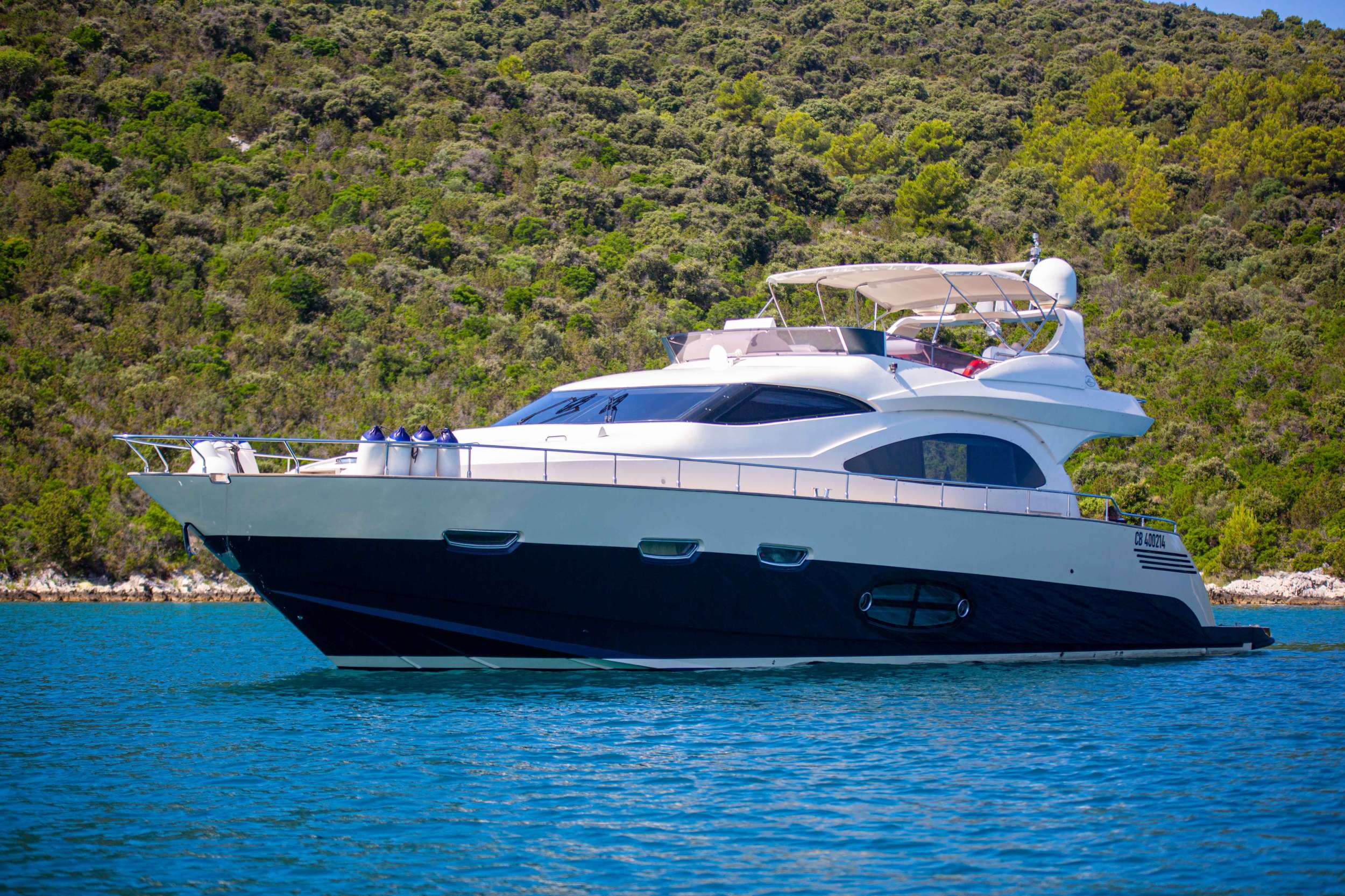 Yacht Charter SECRET LIFE | Ritzy Charters