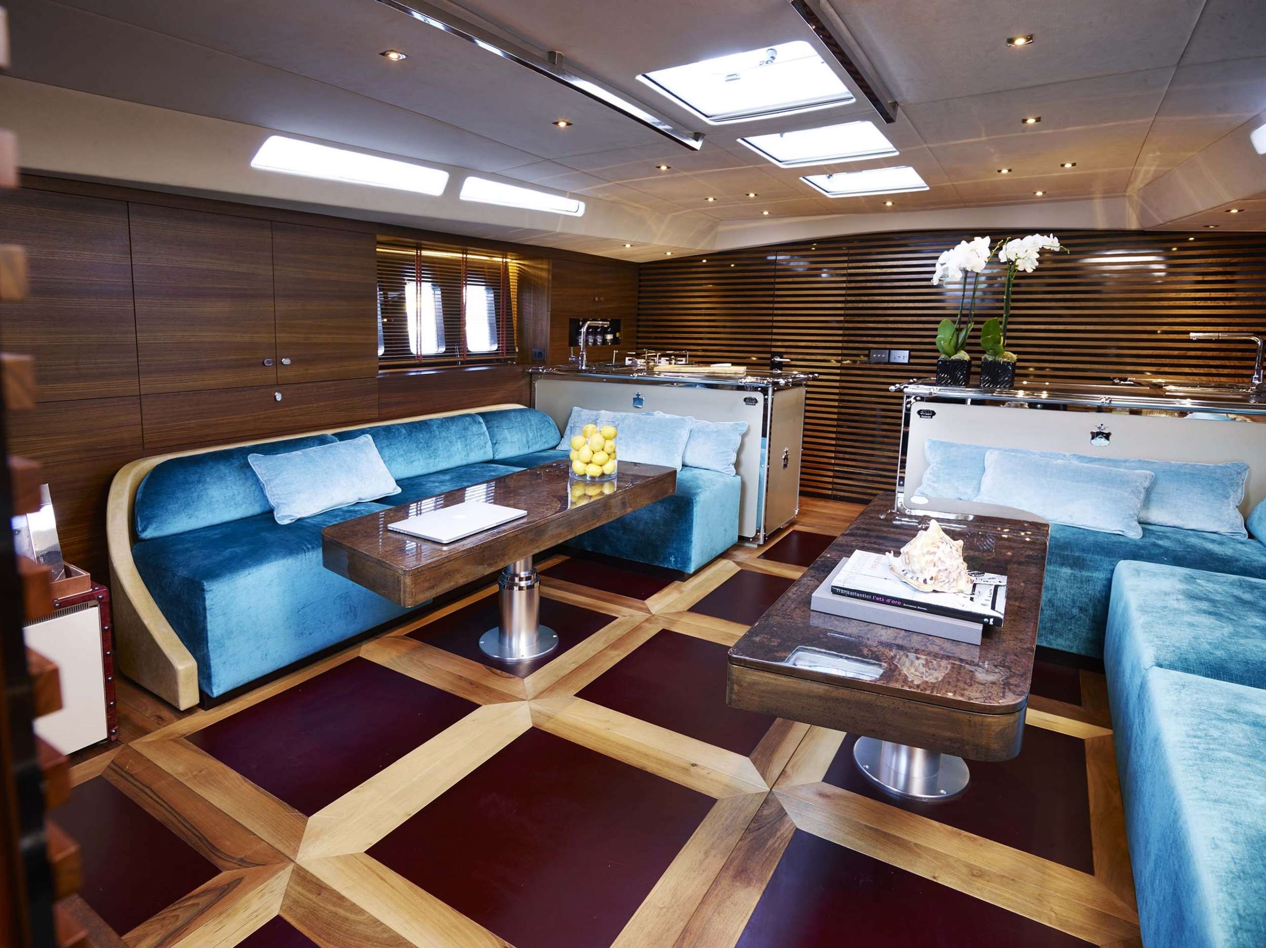 Tuscan Spirit Yacht Charter - Main salon