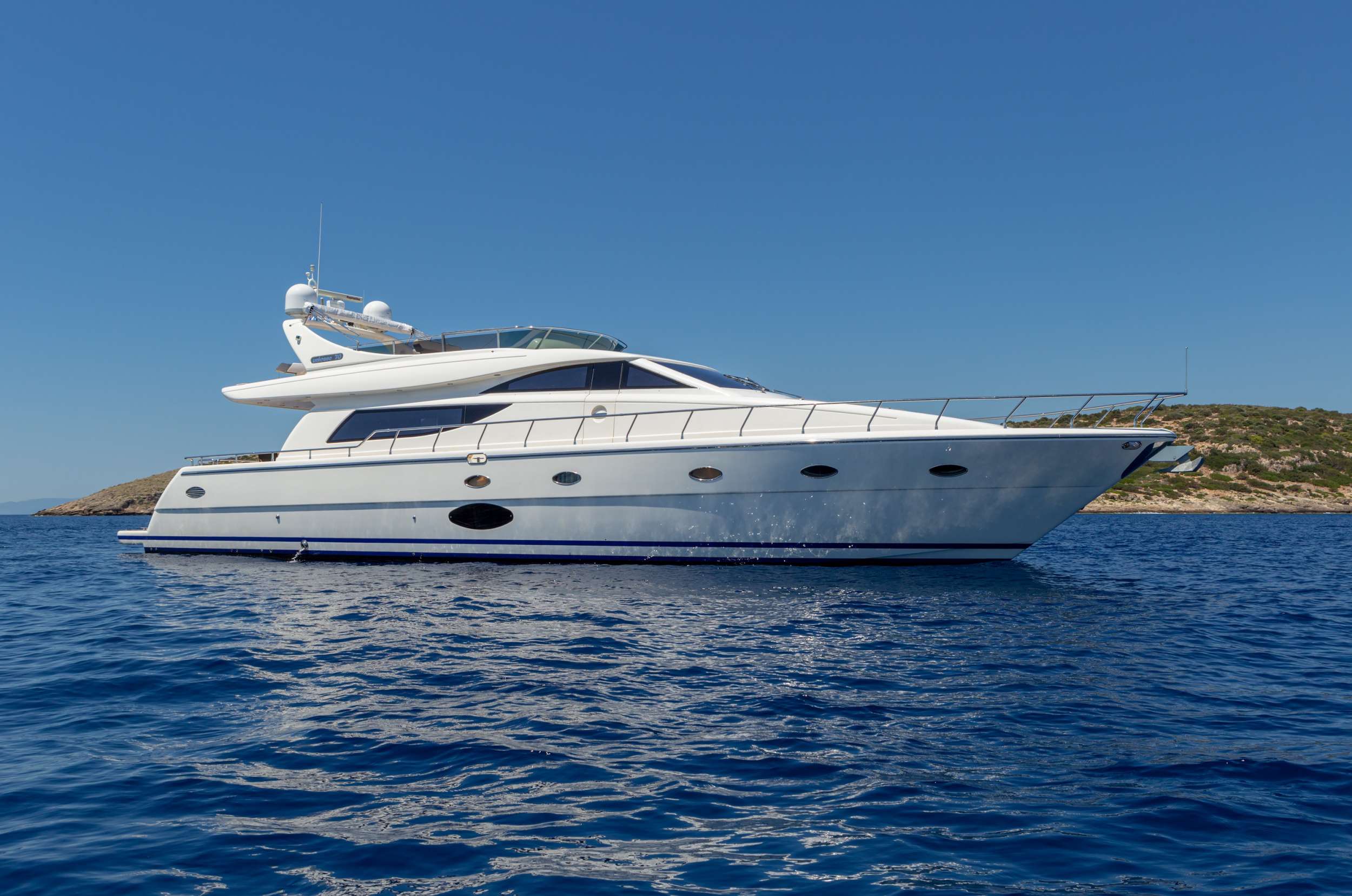 Yacht Charter Legend | Ritzy Charters