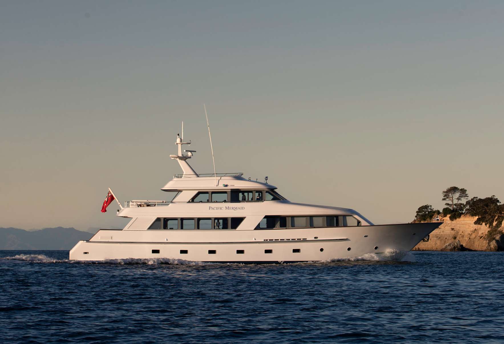 Yacht Charter PACIFIC MERMAID | Ritzy Charters