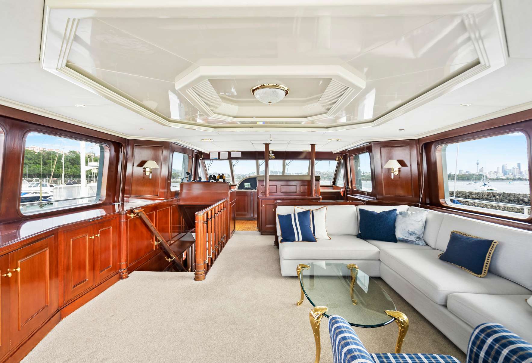 PACIFIC MERMAID Yacht Charter - Main Salon