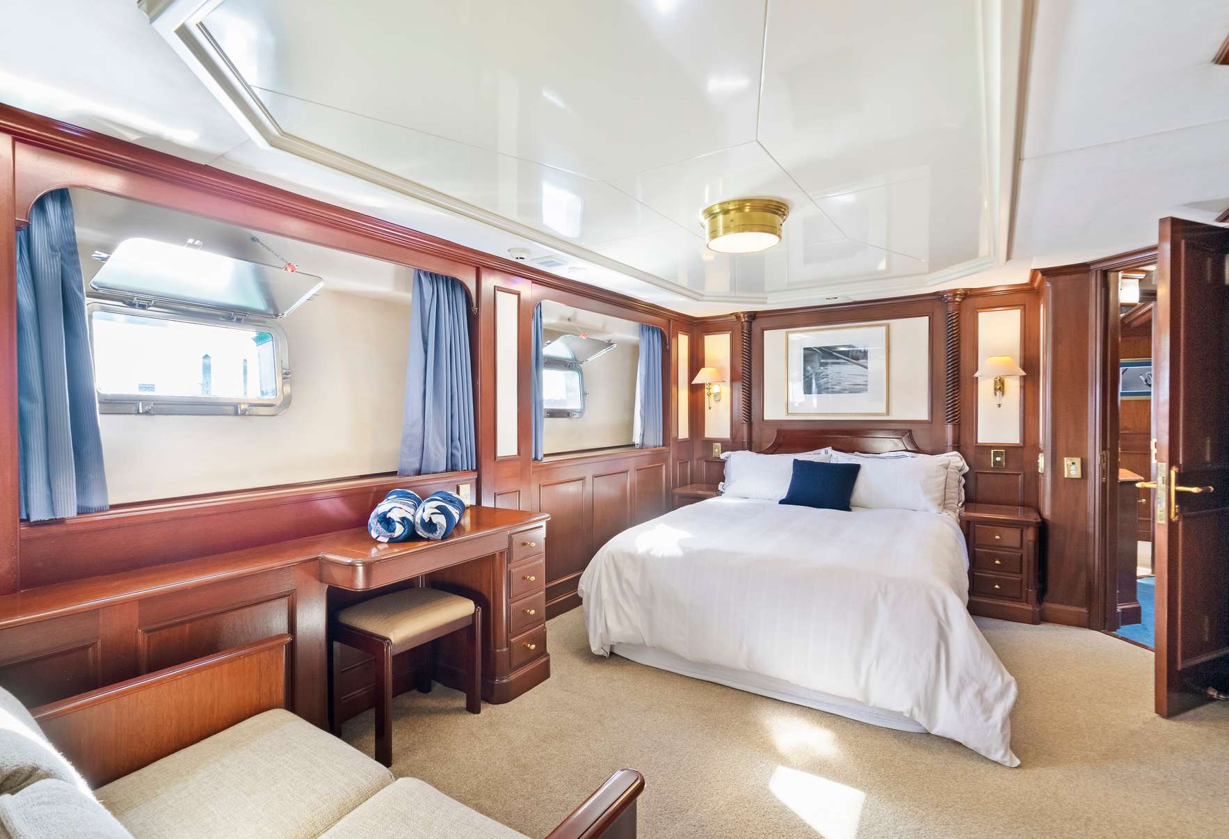 PACIFIC MERMAID Yacht Charter - Double Cabin