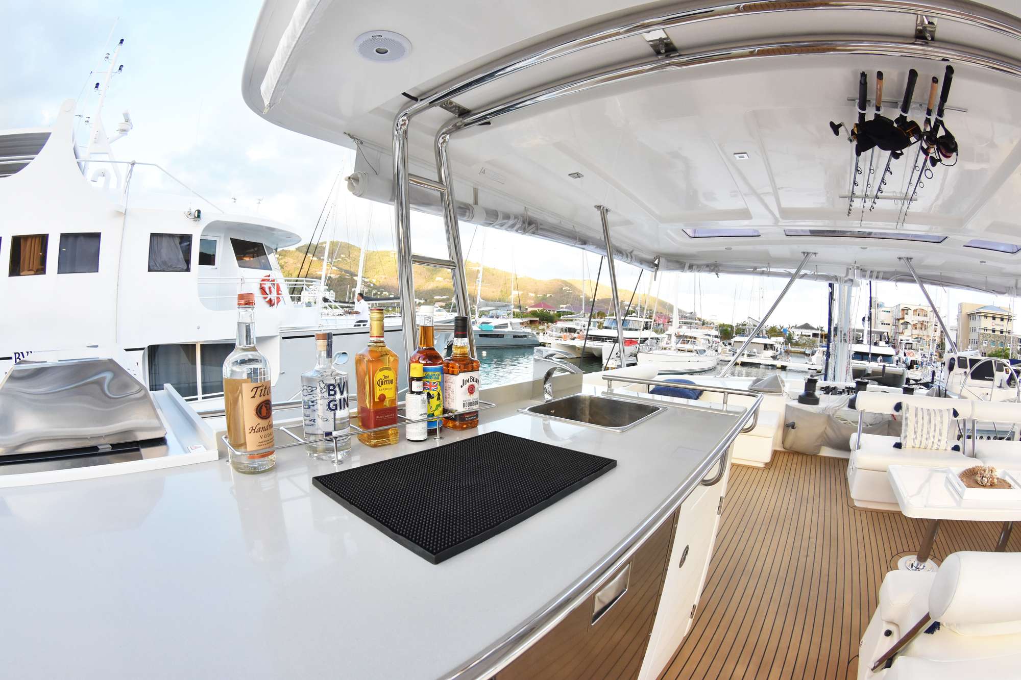 PROMISCUOUS Yacht Charter - Flybridge Bar