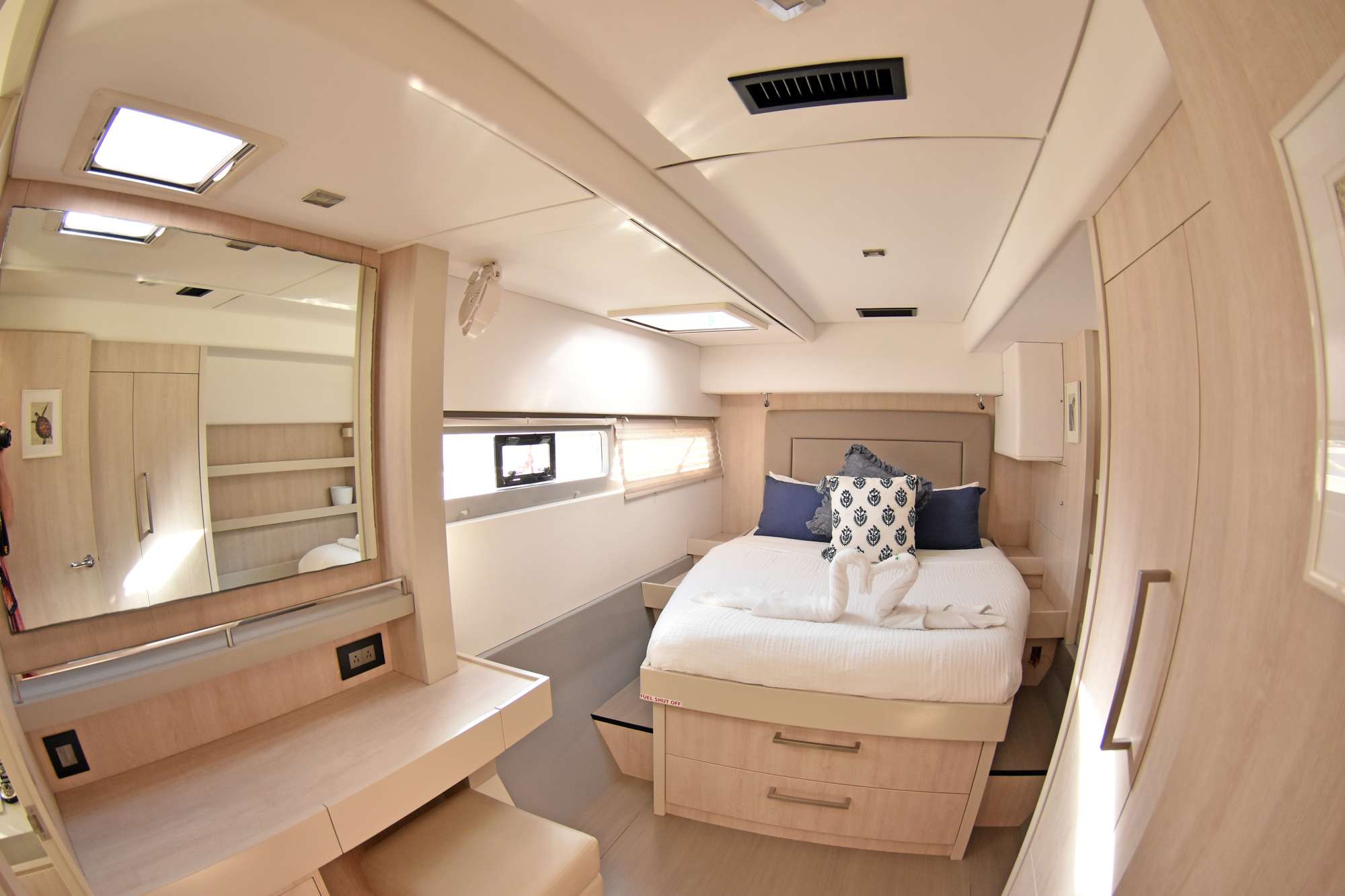 PROMISCUOUS Yacht Charter - Master Cabin