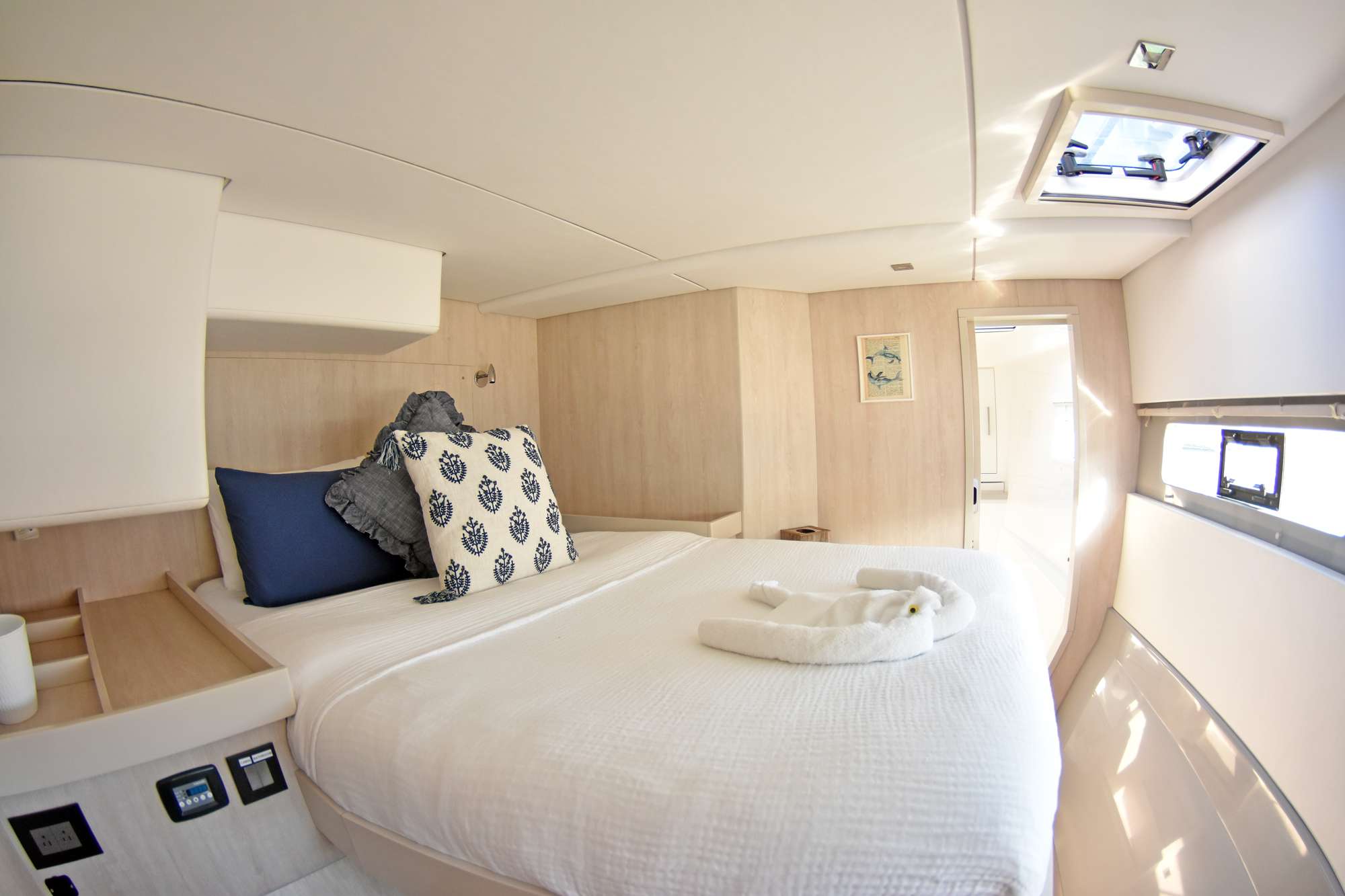 PROMISCUOUS Yacht Charter - VIP Cabin