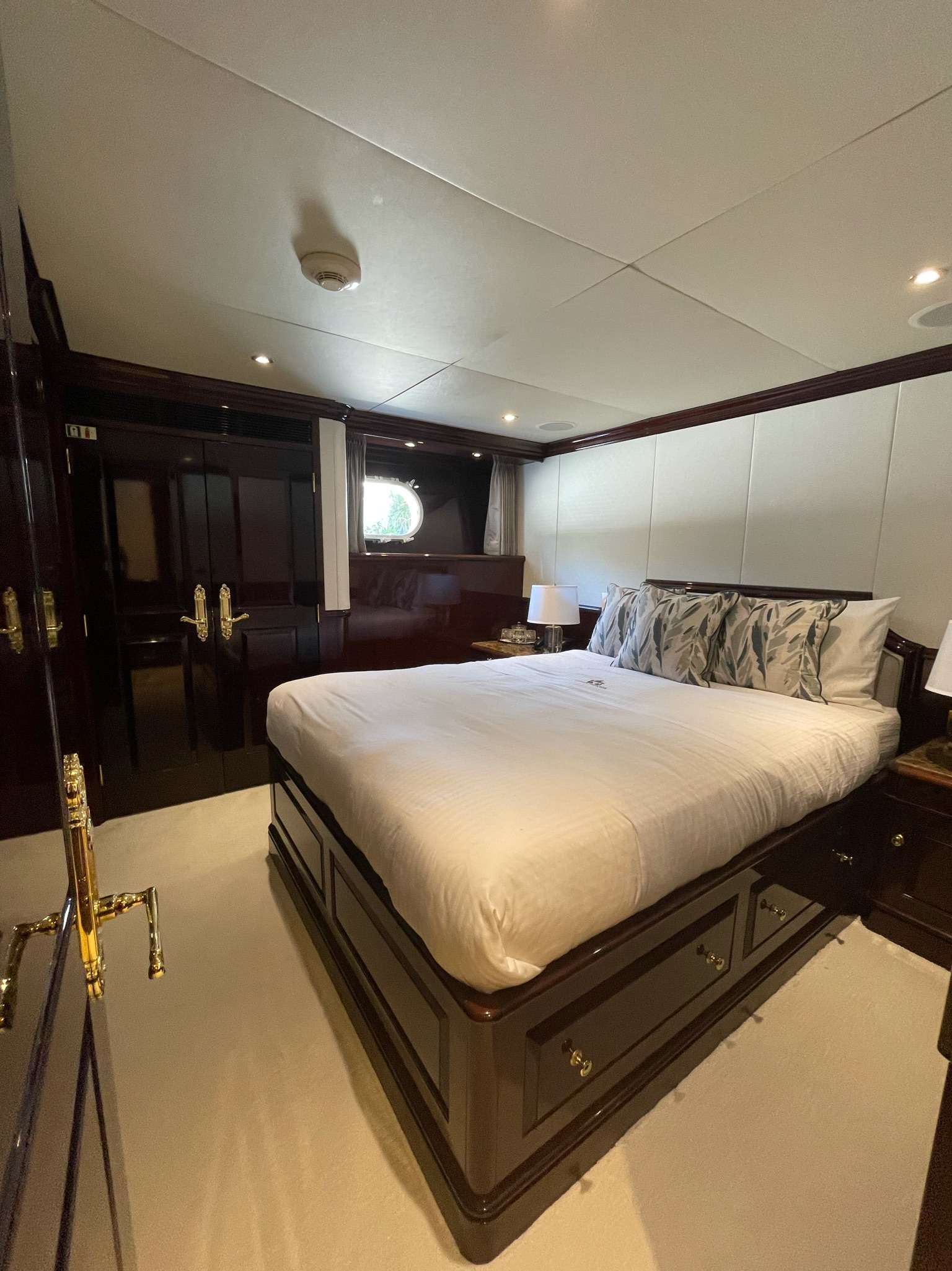 QUEEN STATEROOM 3