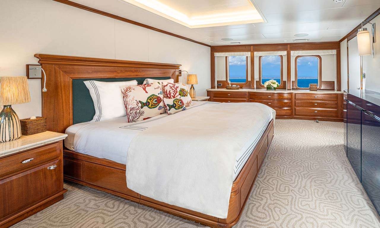ASTERIA Yacht Charter - Owner's Stateroom