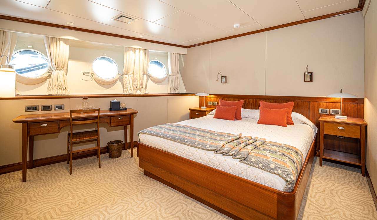 ASTERIA Yacht Charter - Guest Stateroom