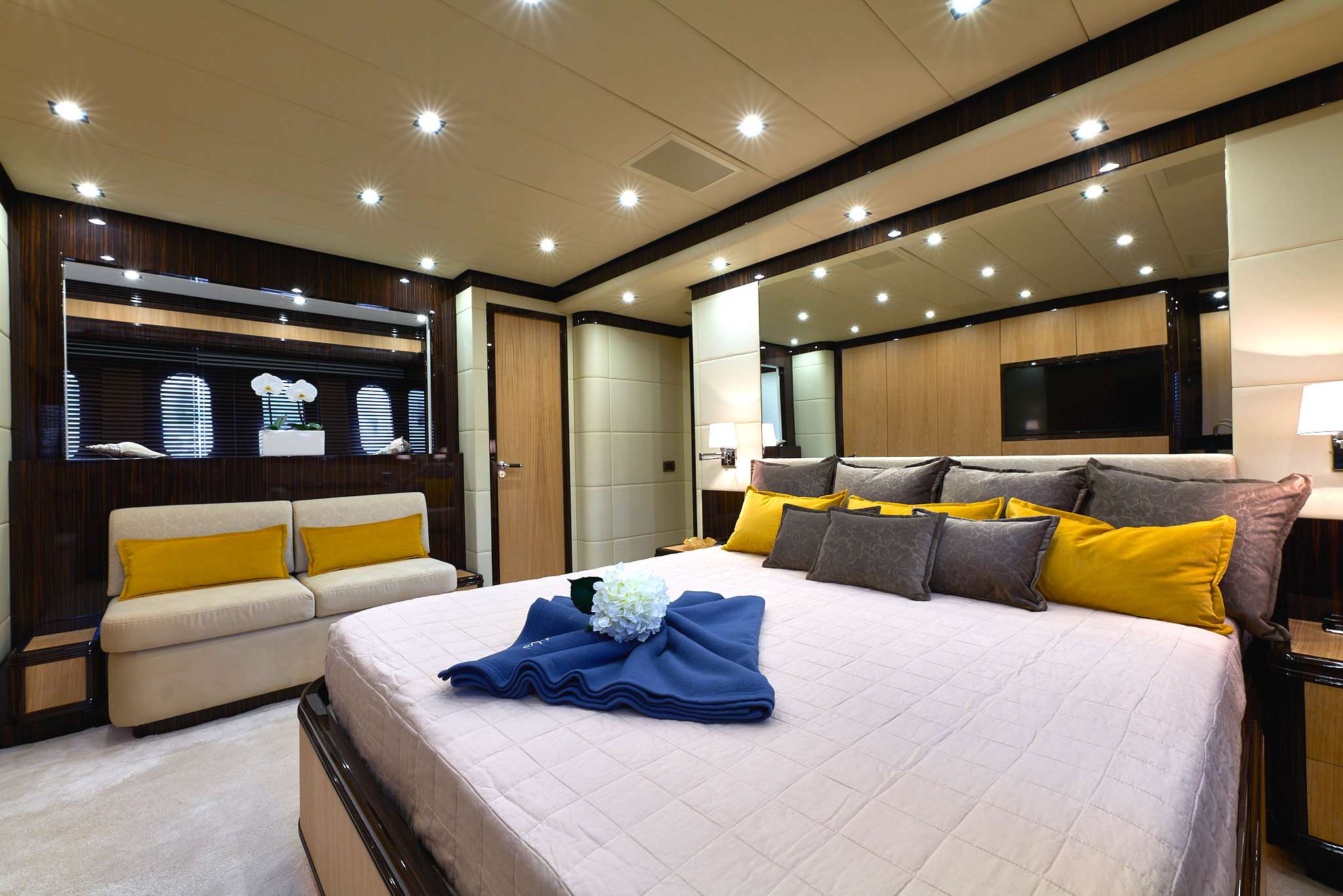 ATHOS Yacht Charter - Master cabin