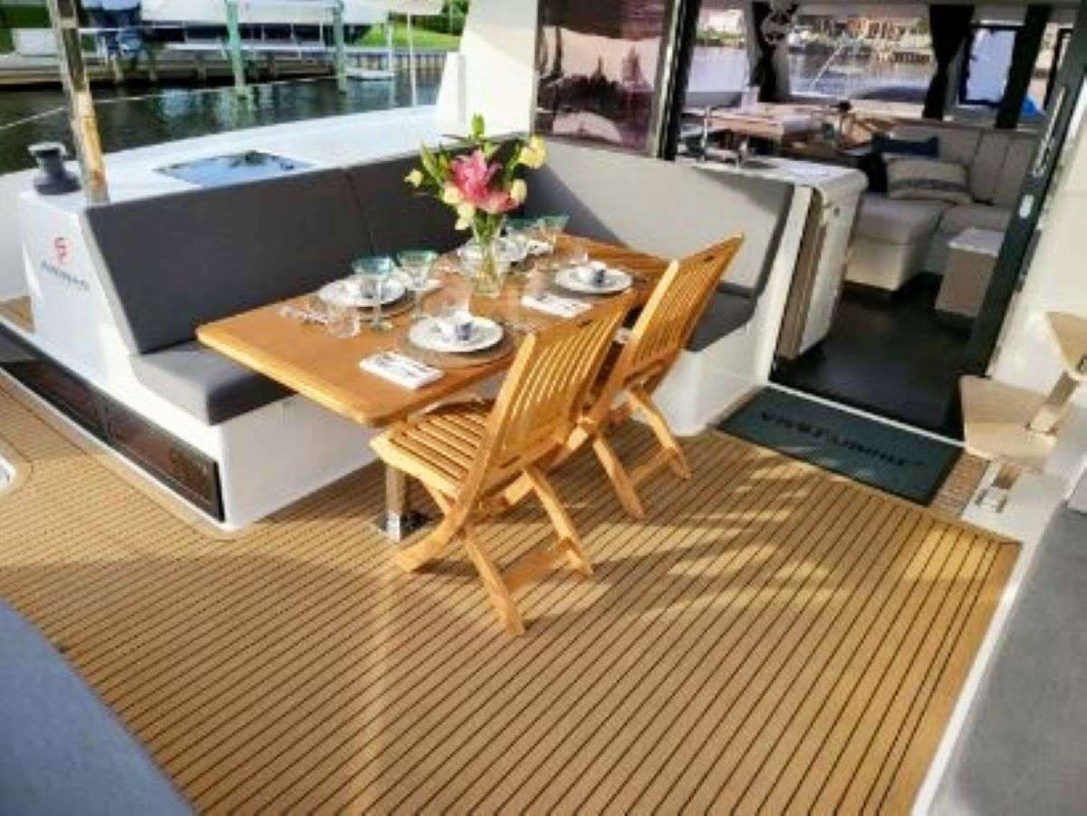VIVE L'AMOUR Yacht Charter - Aft Deck Dining