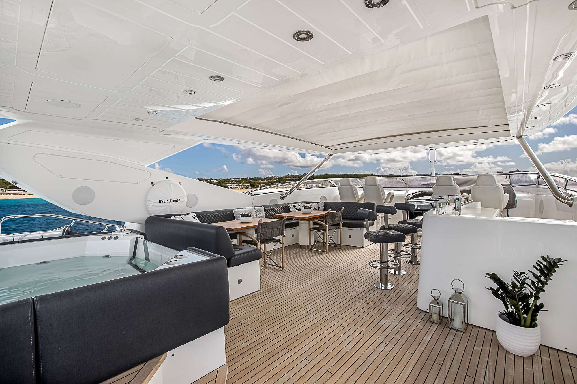 EVEREAST Yacht Charter - Sun deck