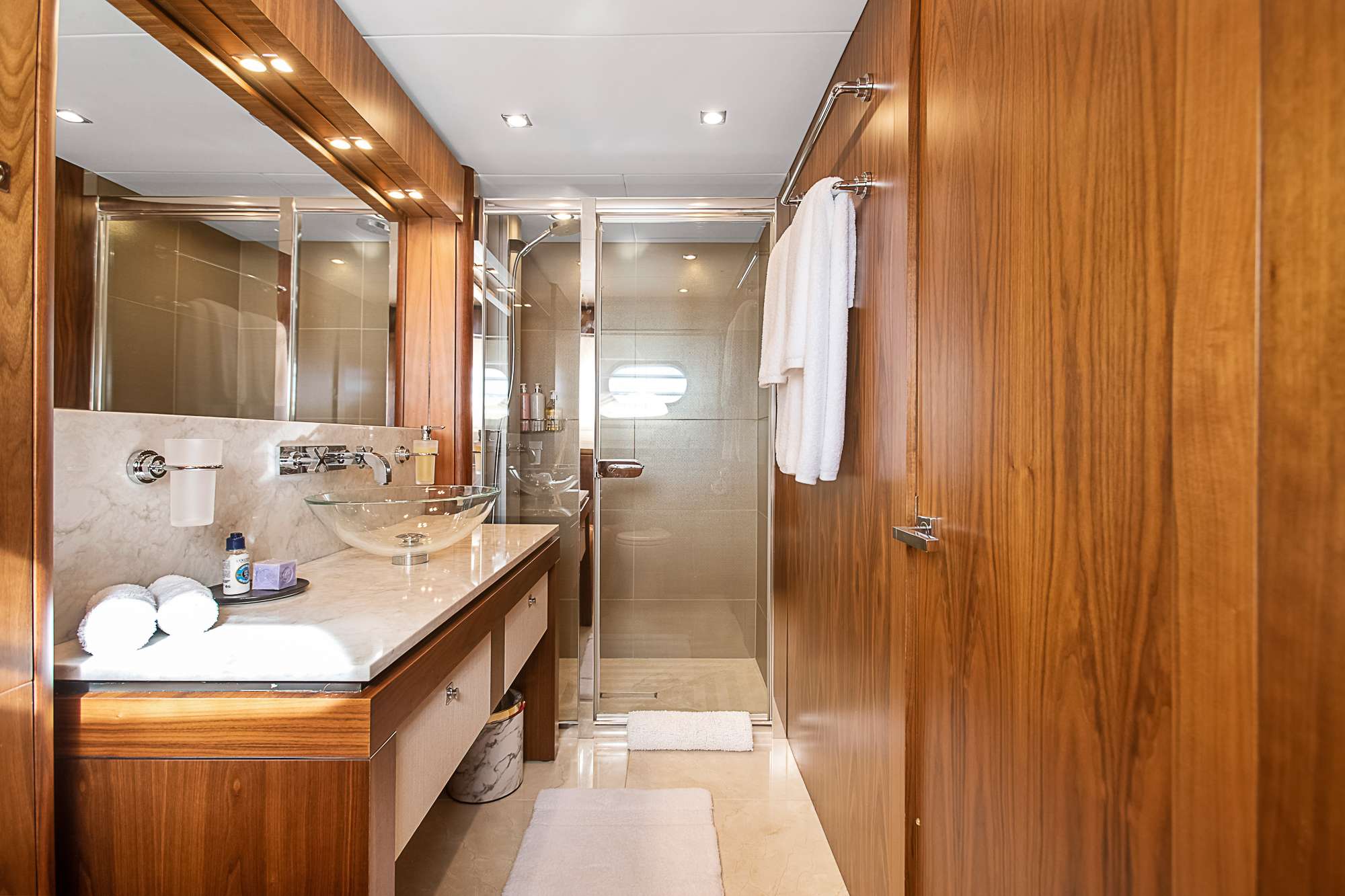 EVEREAST Yacht Charter - Port VIP ensuite