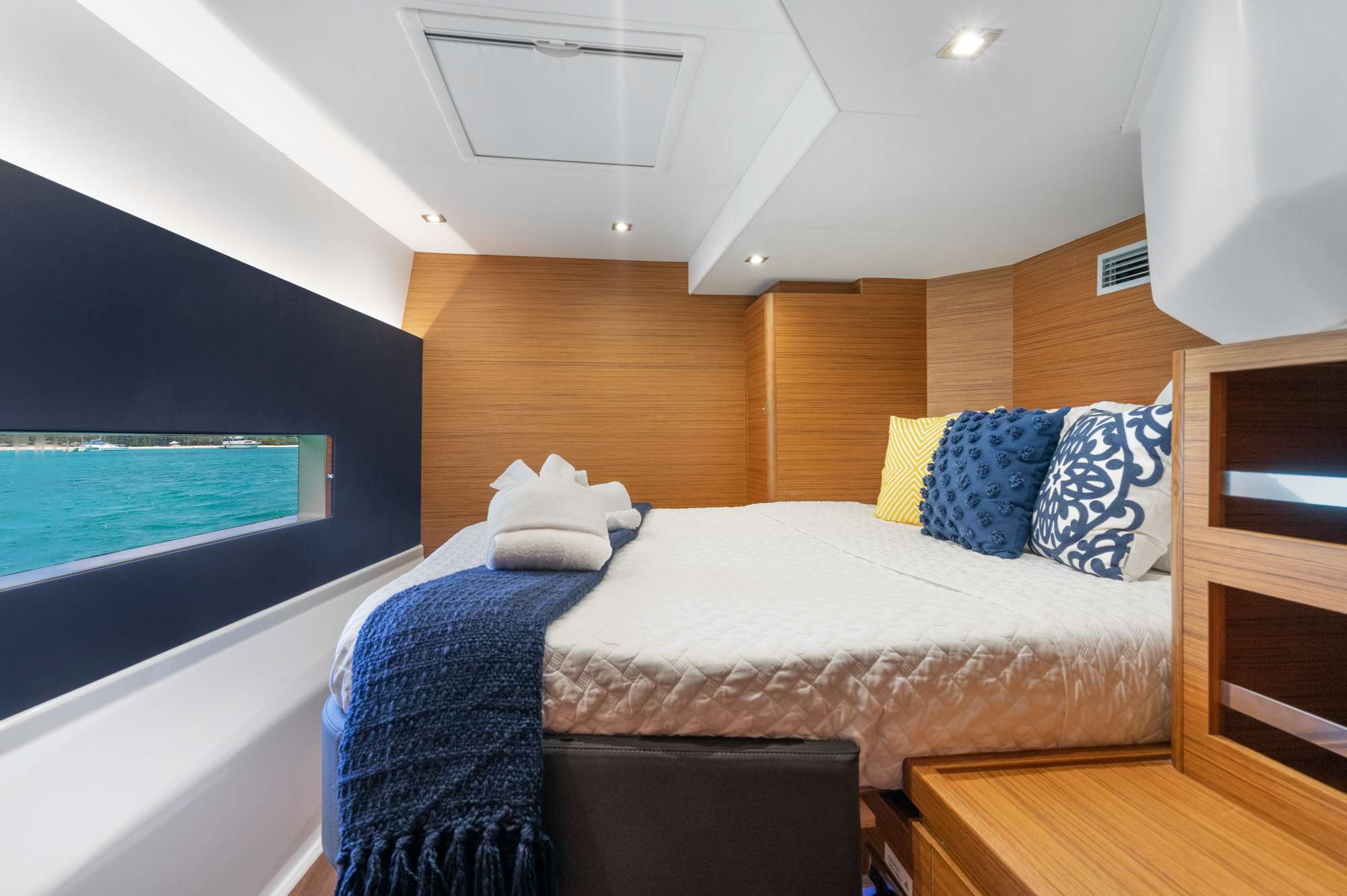 Walk’n on Sunshine Yacht Charter - Guest Cabin