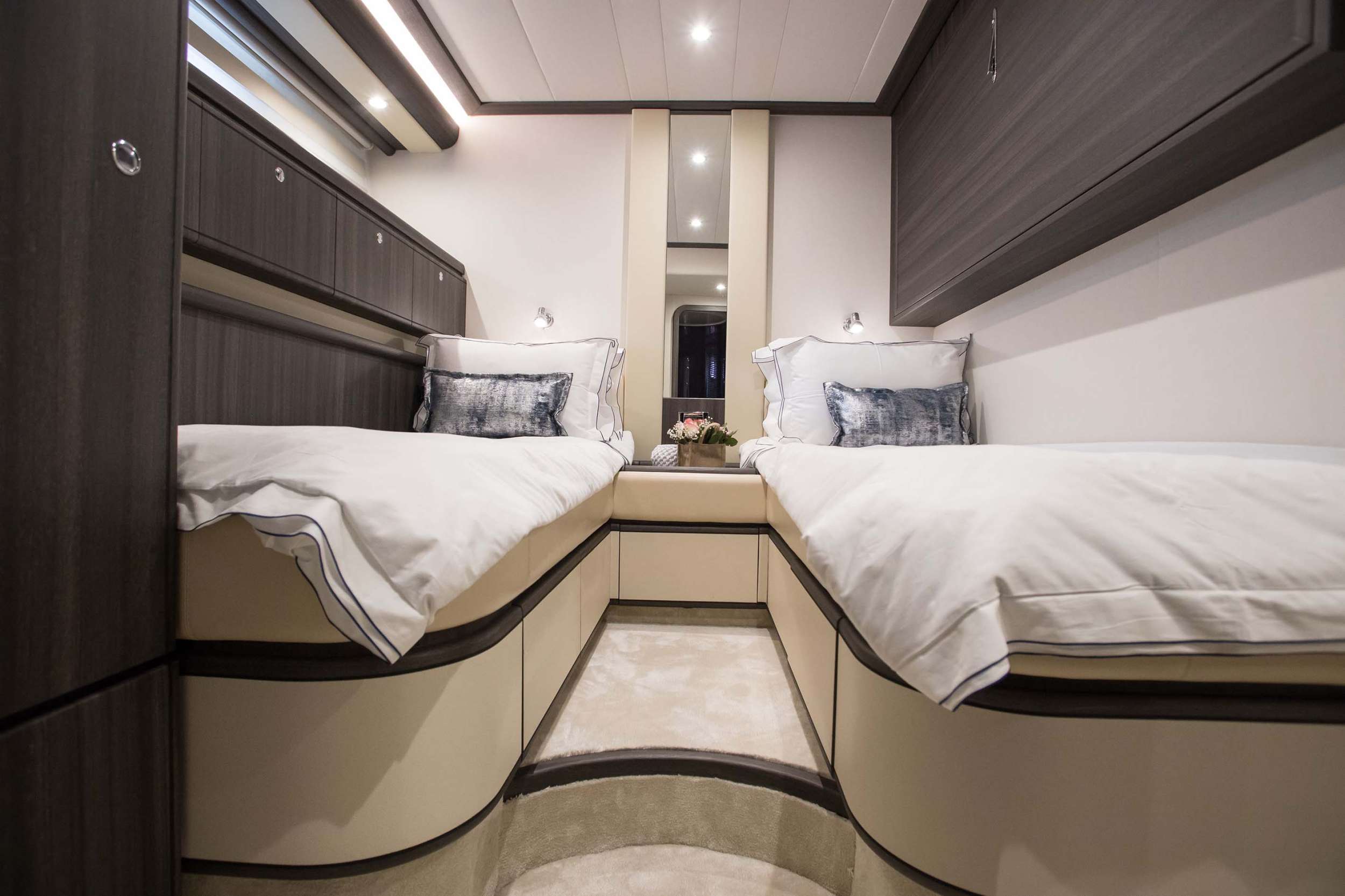 SOFIA D Yacht Charter - Twin cabin II with pullman bed