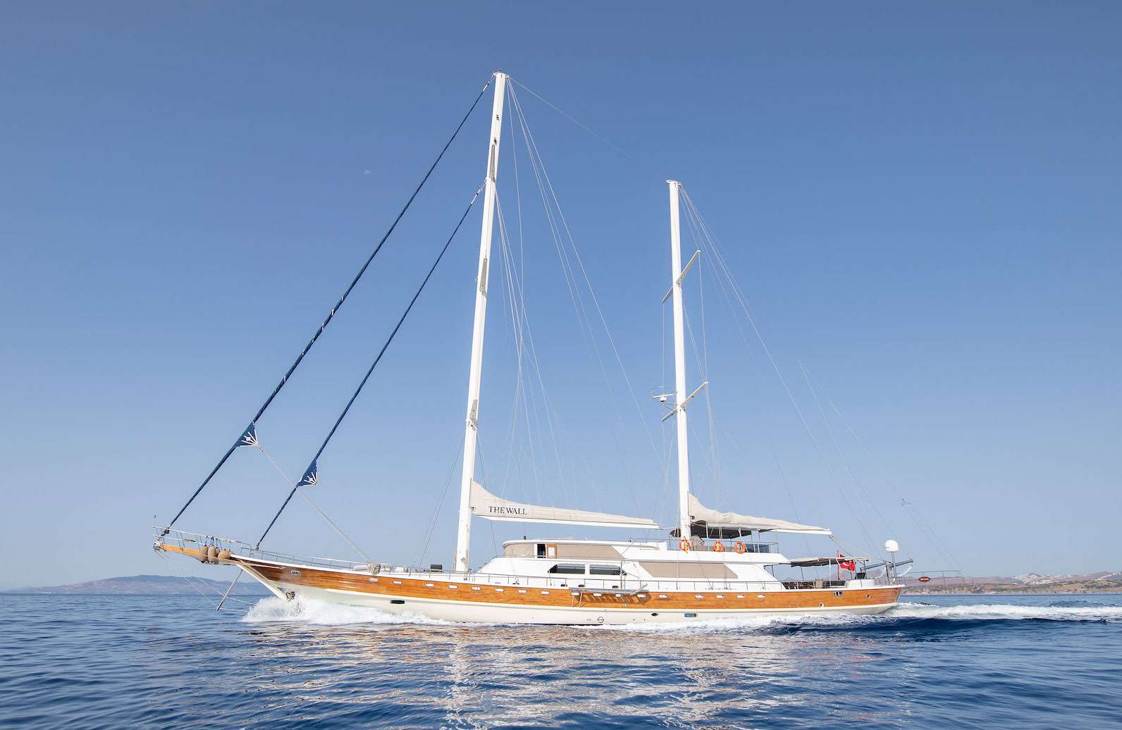 THE WALL Yacht Charter - Ritzy Charters