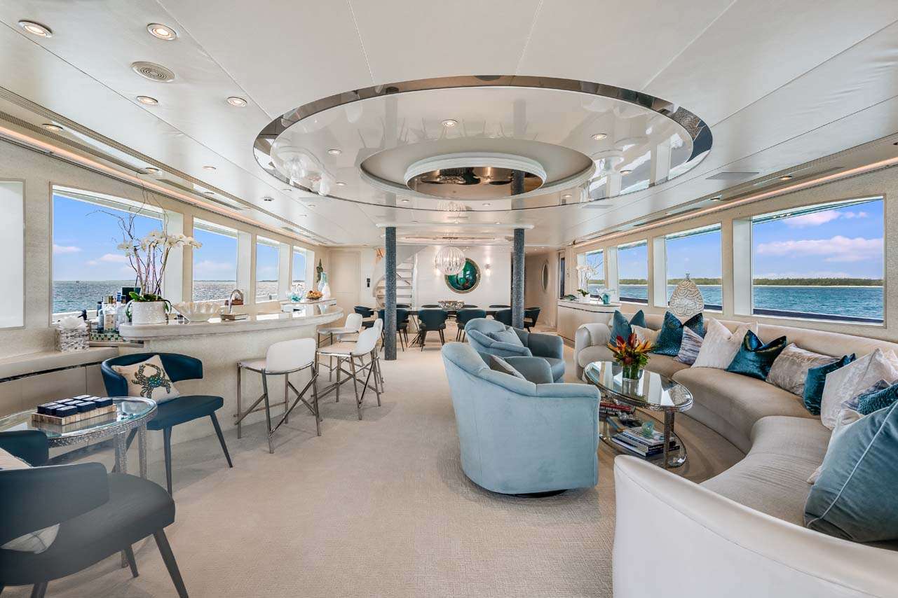 CUPCAKE Yacht Charter - Main Salon