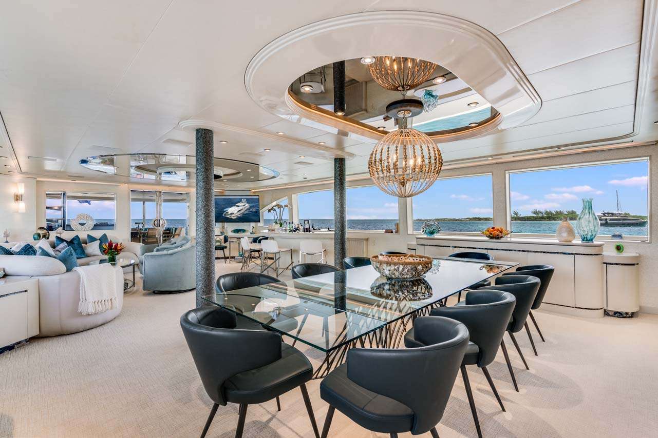 CUPCAKE Yacht Charter - Dining Room