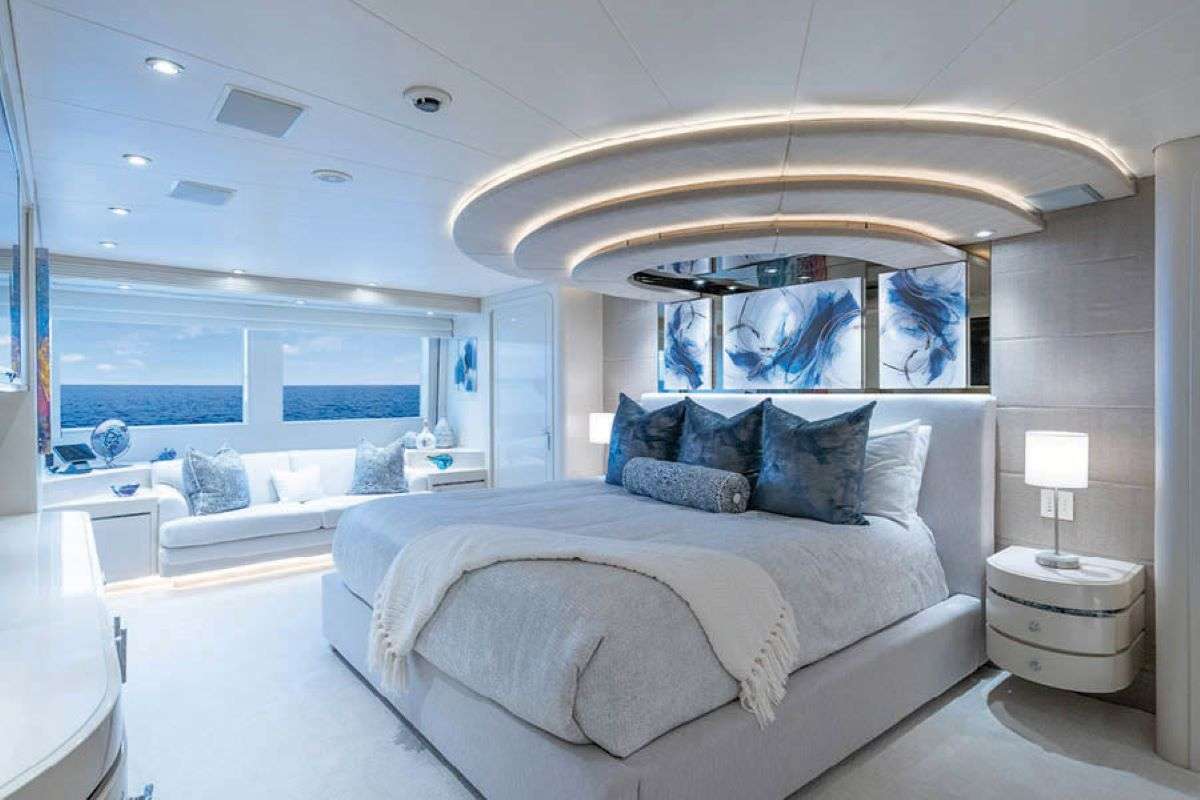 CUPCAKE Yacht Charter - Owner's Stateroom