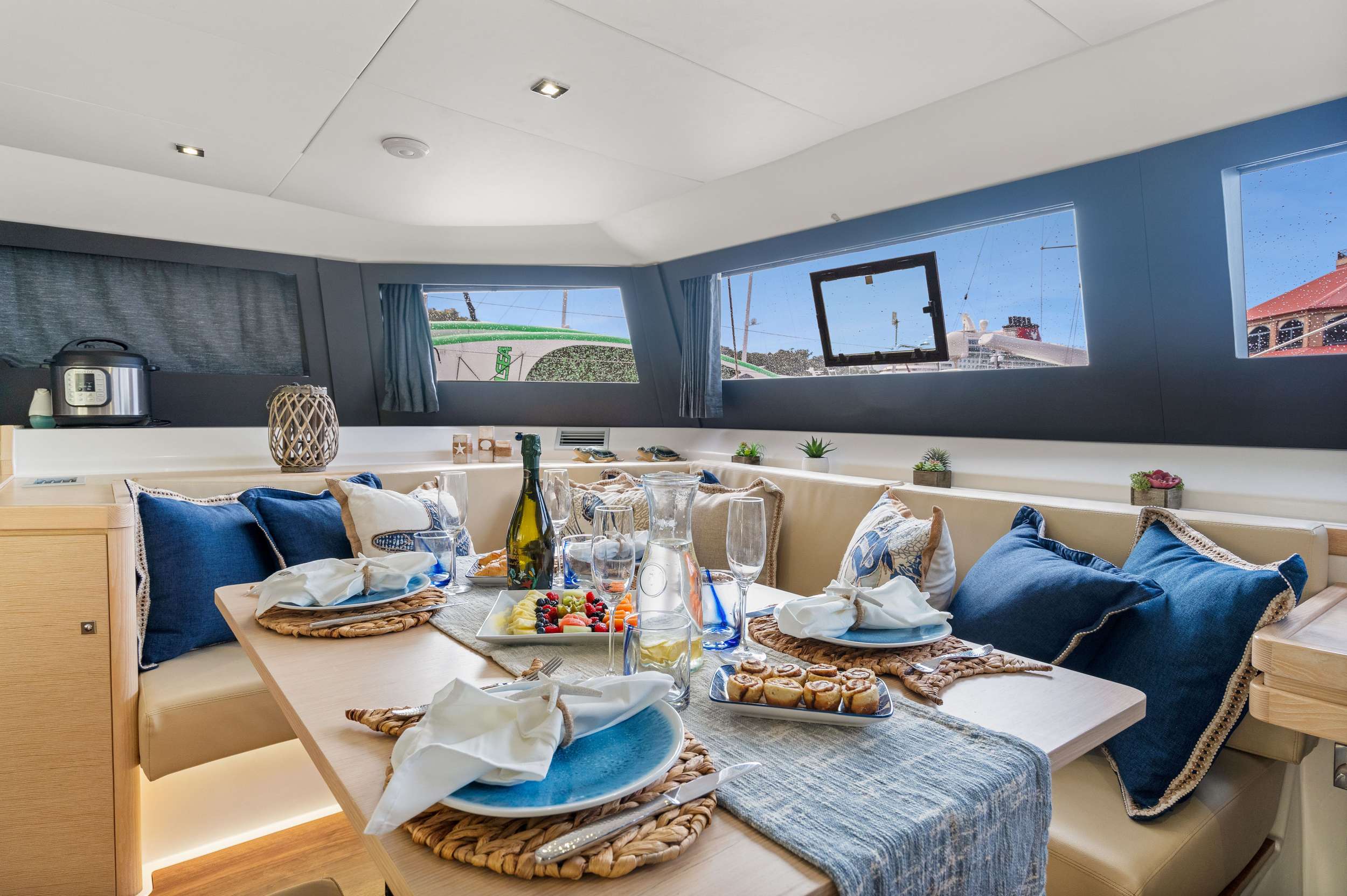 Utopia Yacht Charter - Cockpit dining area