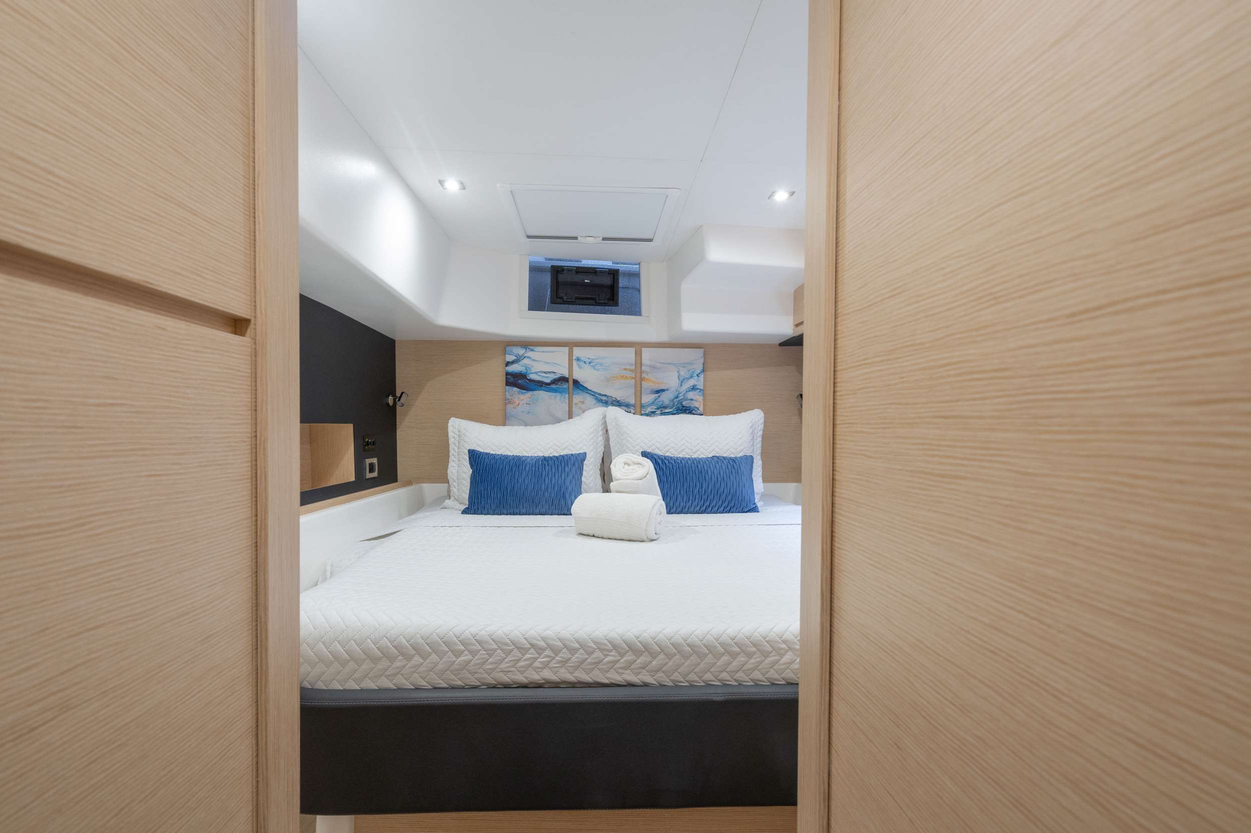Utopia Yacht Charter - Guest Cabin