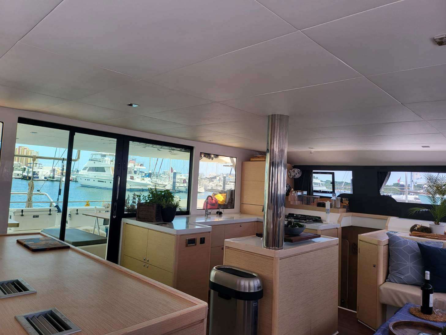 Dolce Vita Yacht Charter - Cockpit dining area