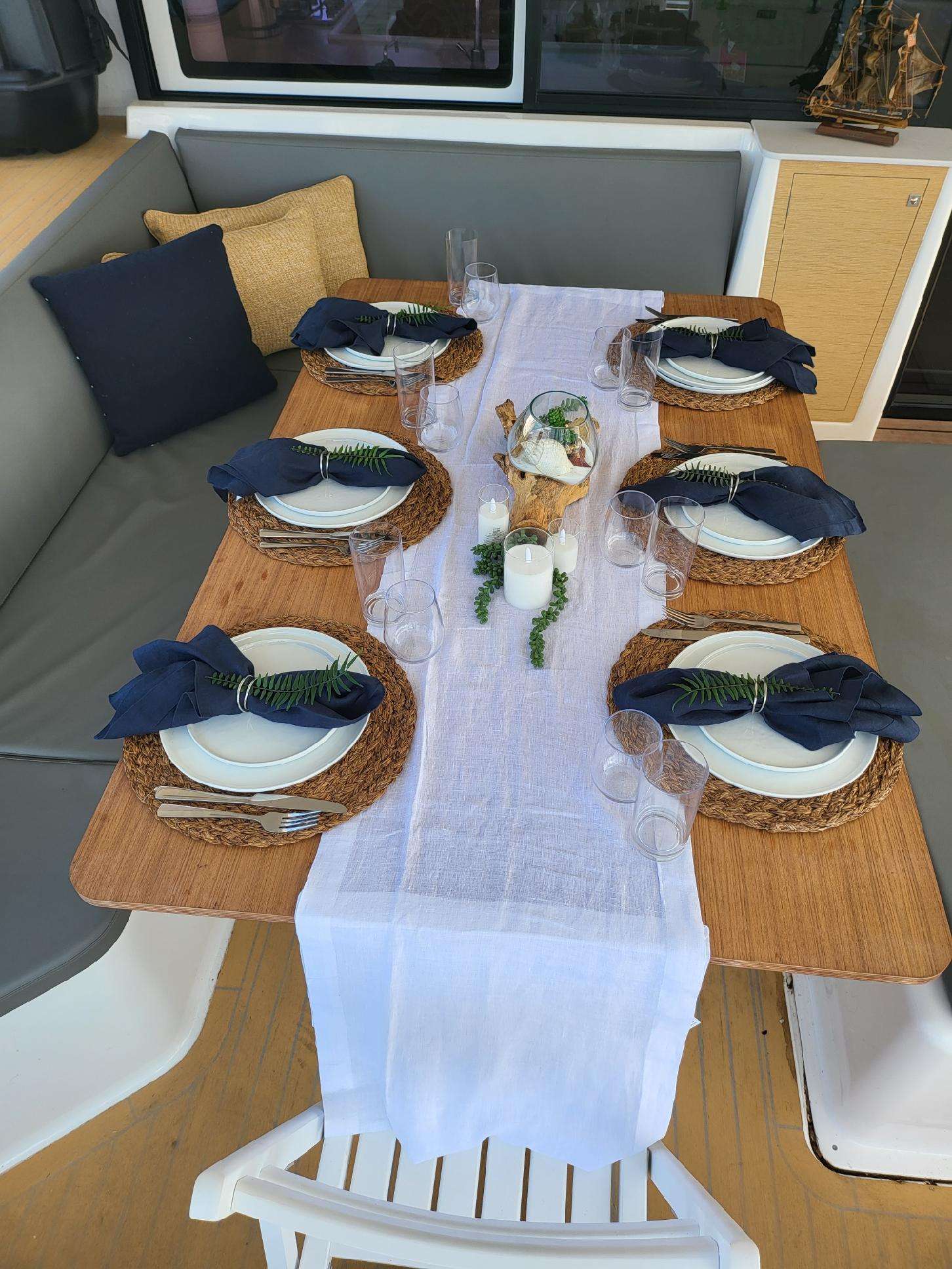 Dolce Vita Yacht Charter - Cockpit dinning area