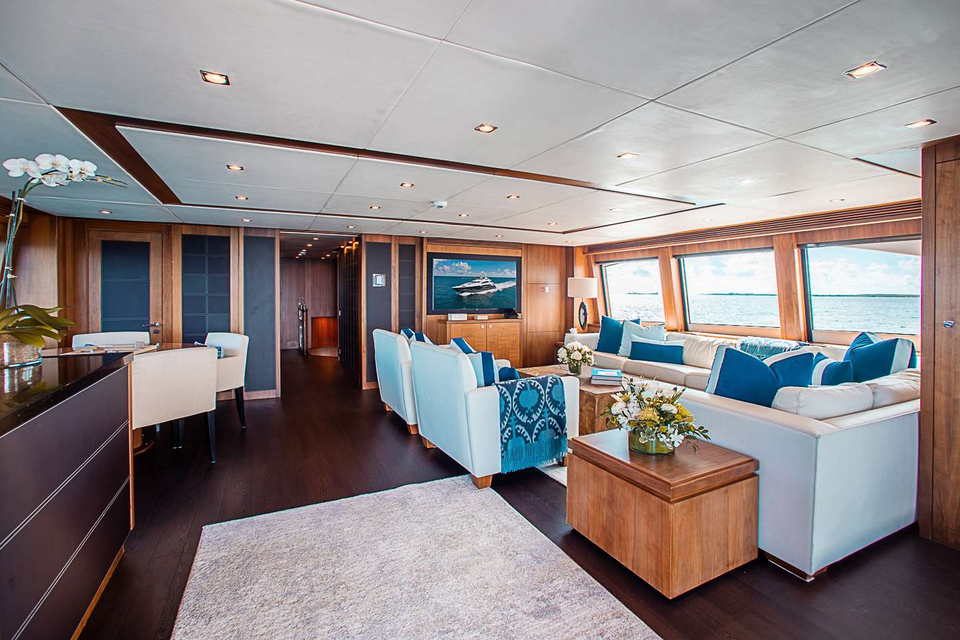 ACACIA Yacht Charter - Bridge deck salon