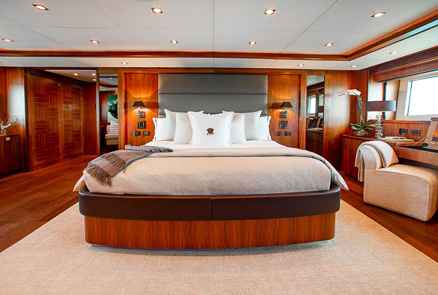 ACACIA Yacht Charter - Full Beam Master Stateroom