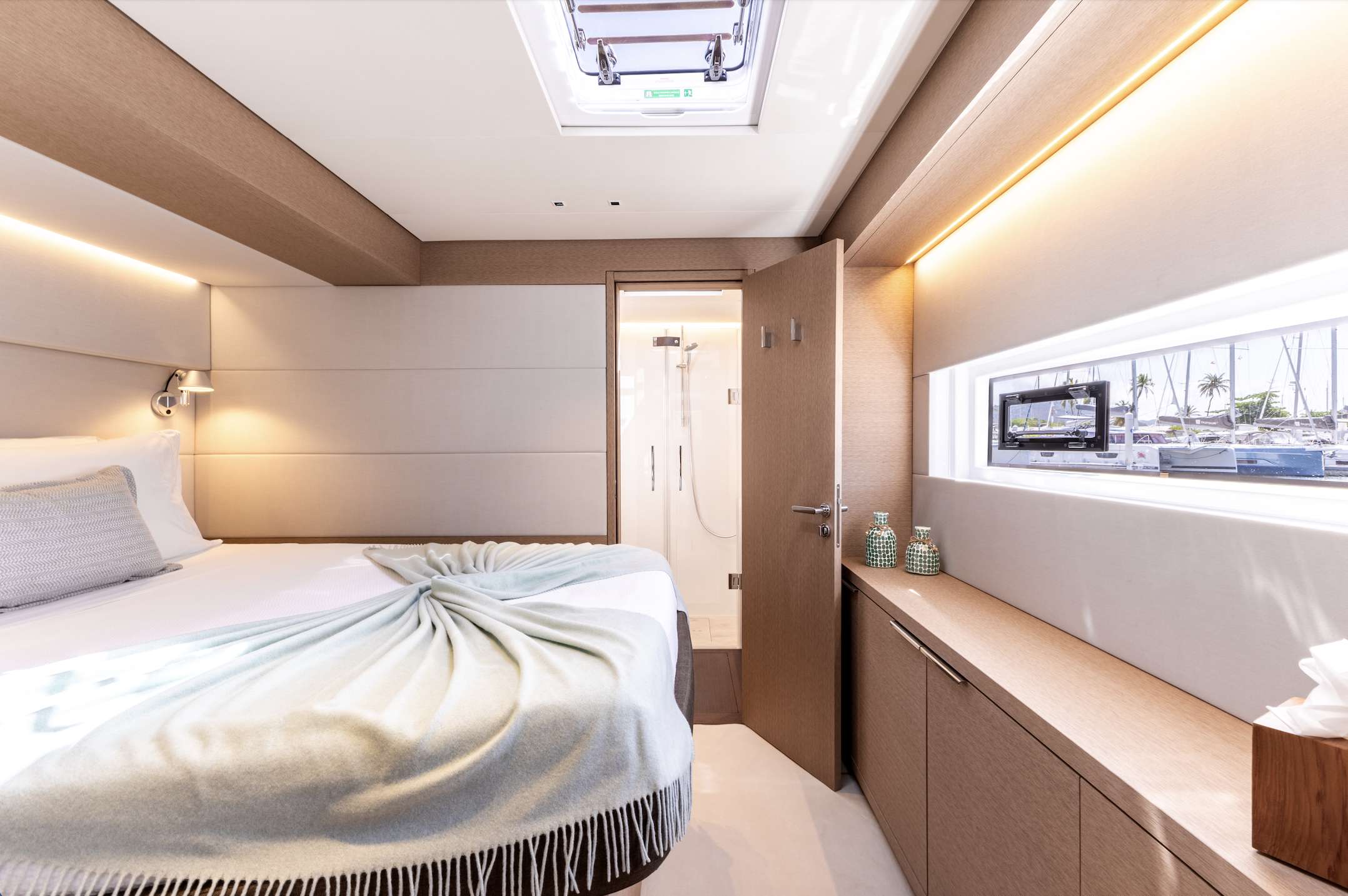 AURA Yacht Charter - Starboard Fwd Cabin