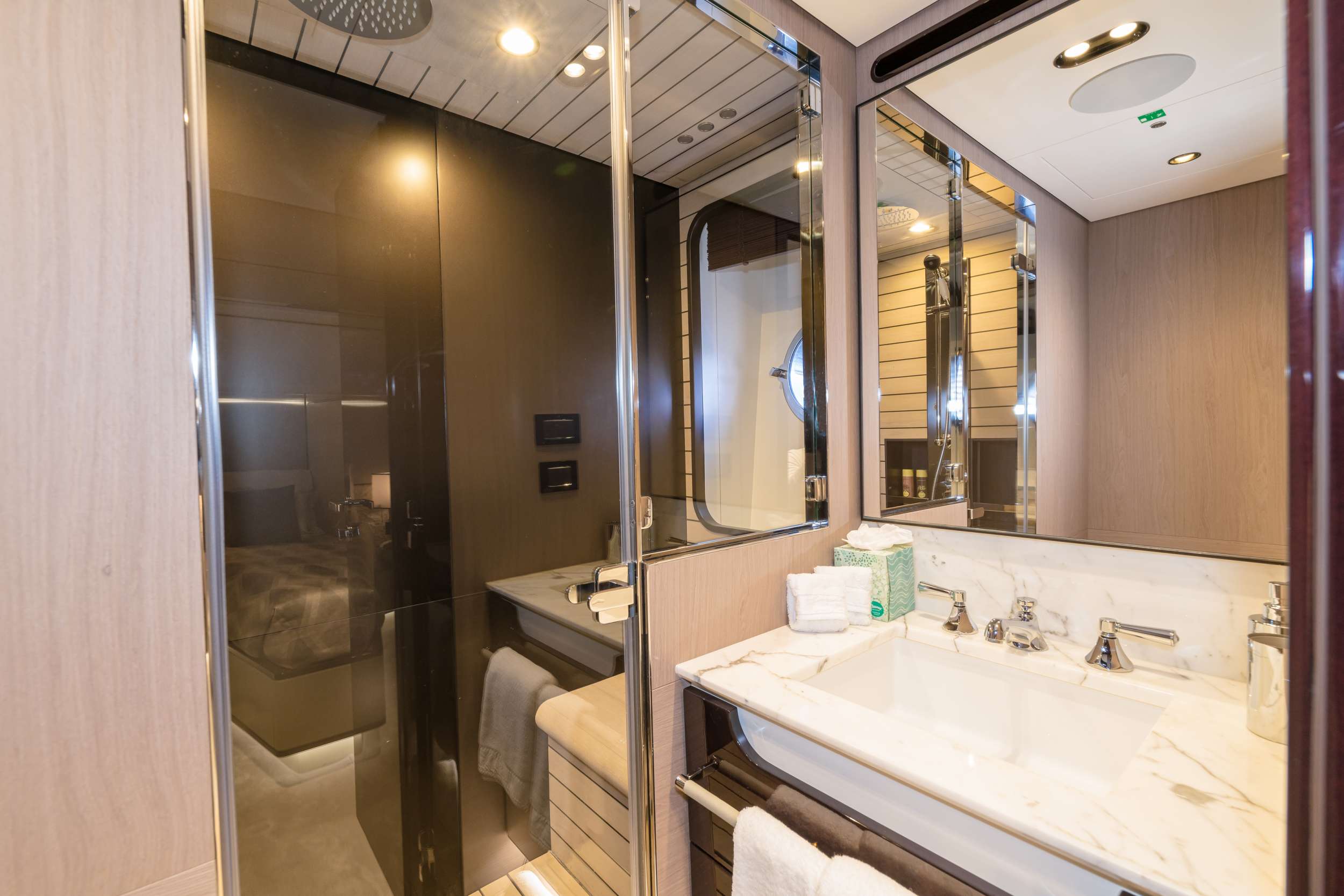 MAJESTIC MOMENTS Yacht Charter - guest bath