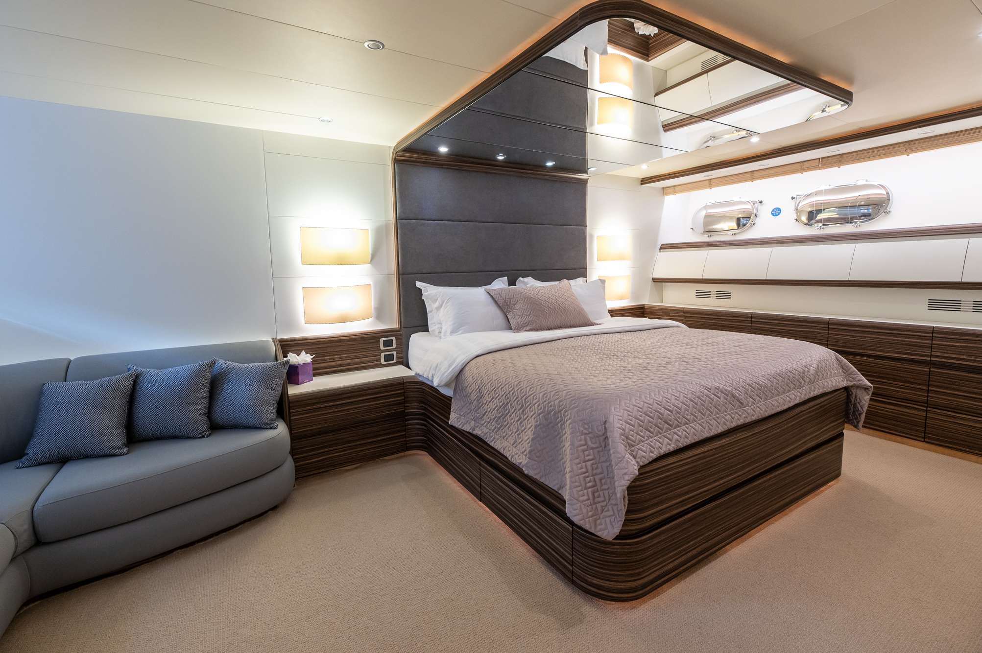 LIVA Yacht Charter - Master Suite II