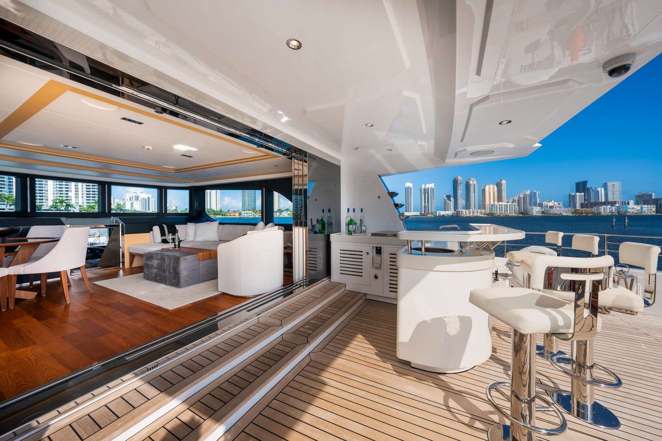 SANTOSH Yacht Charter - Sky Lounge al Fresco Living