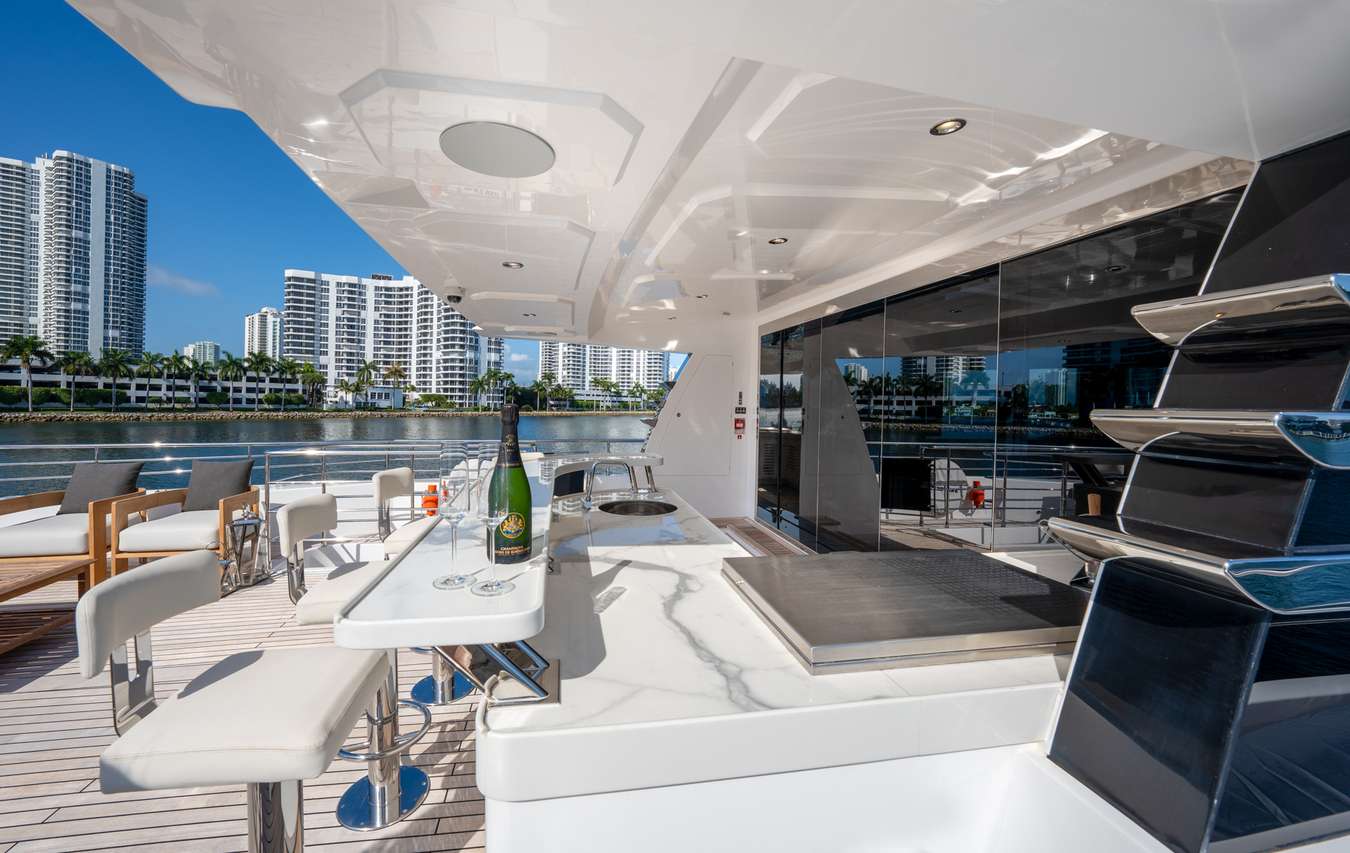 SANTOSH Yacht Charter - Sky Deck Bar