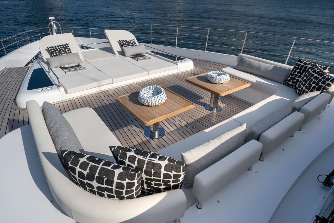 SANTOSH Yacht Charter - Spacious Fore Deck