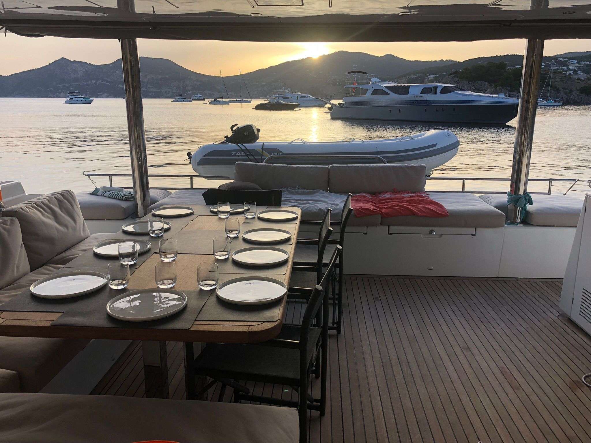 ISLAS CHAFARINAS Yacht Charter - Aft dining area