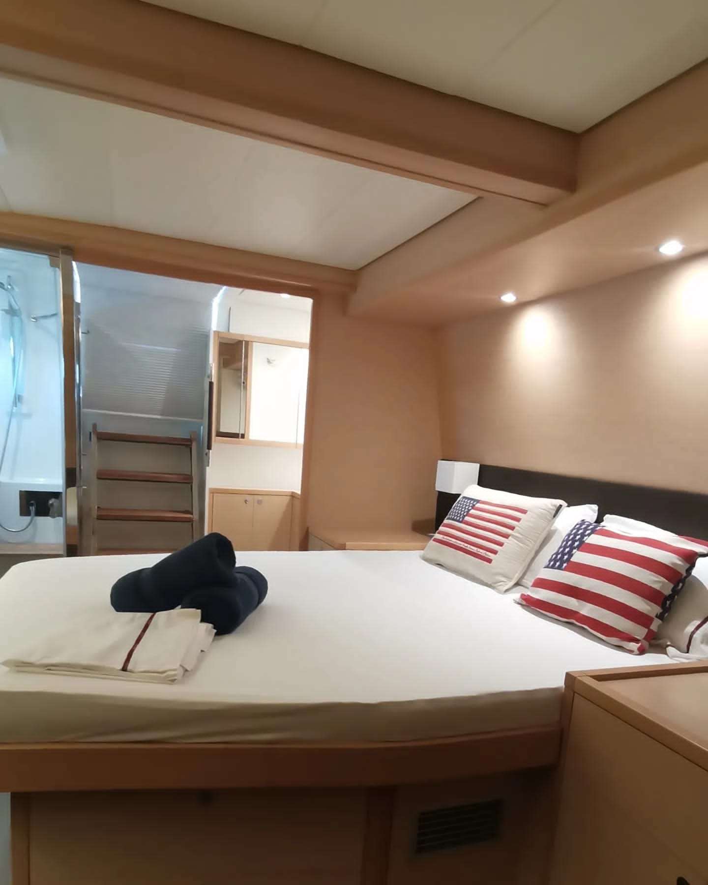 ISLAS CHAFARINAS Yacht Charter - Guest Cabin - starboard aft