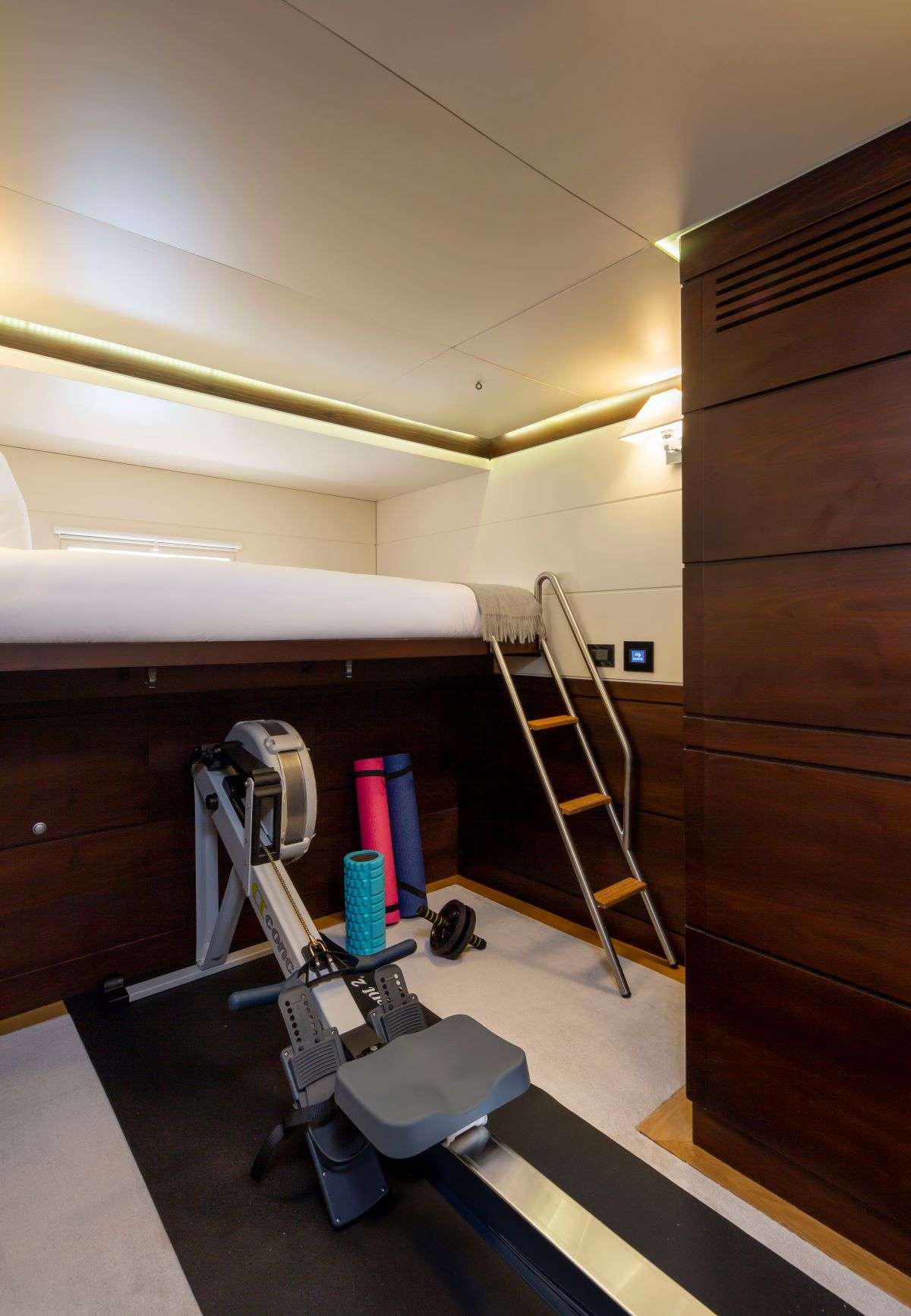 "Gym Cabin" with raised single bed